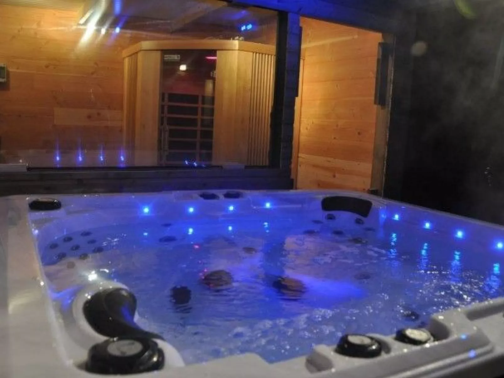 Gite de carractère renoviert mit Geschmack im Jahr 2017-Buiten