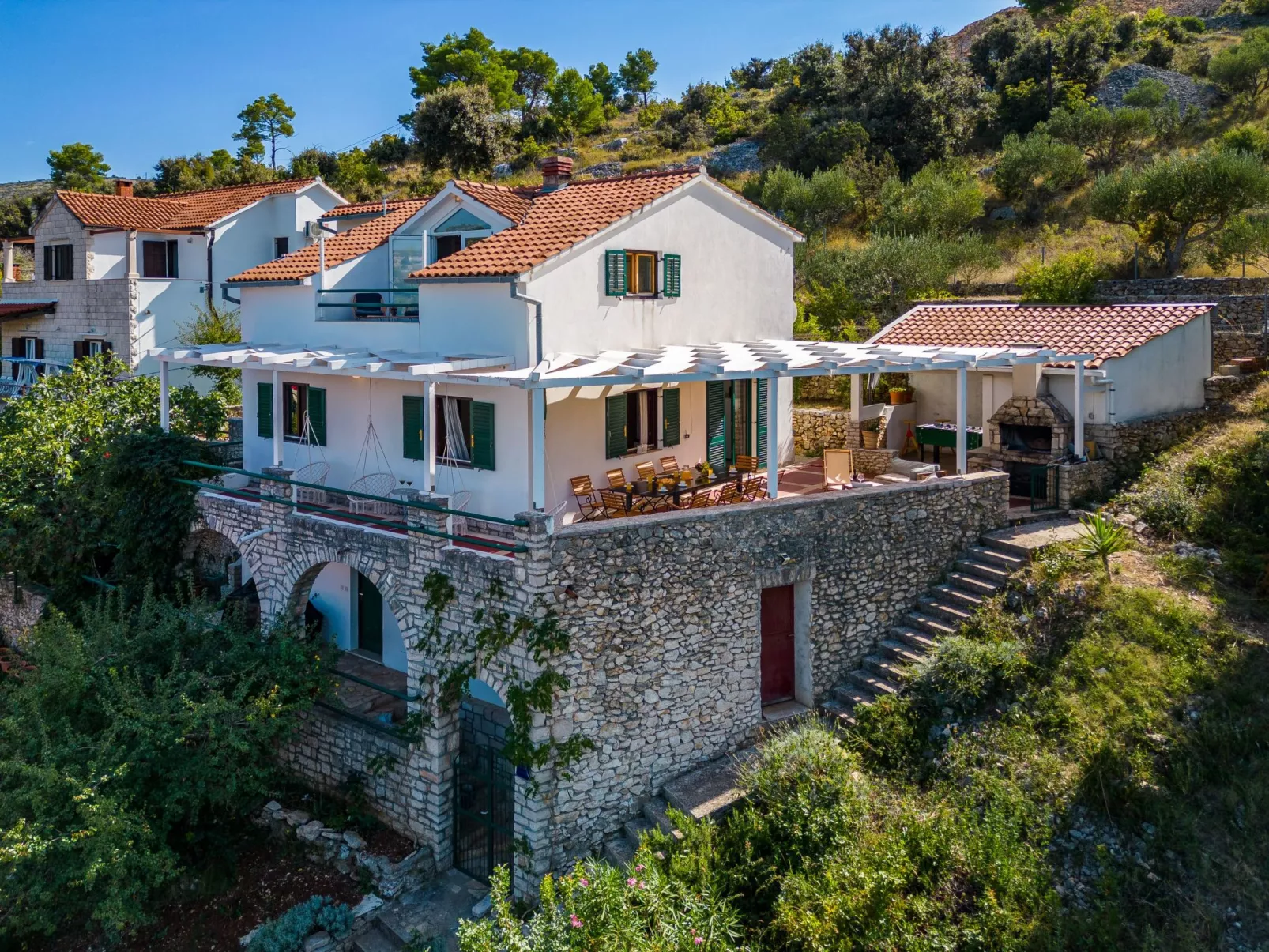 Villa Tudor mit atemberaubender Aussicht-Buiten