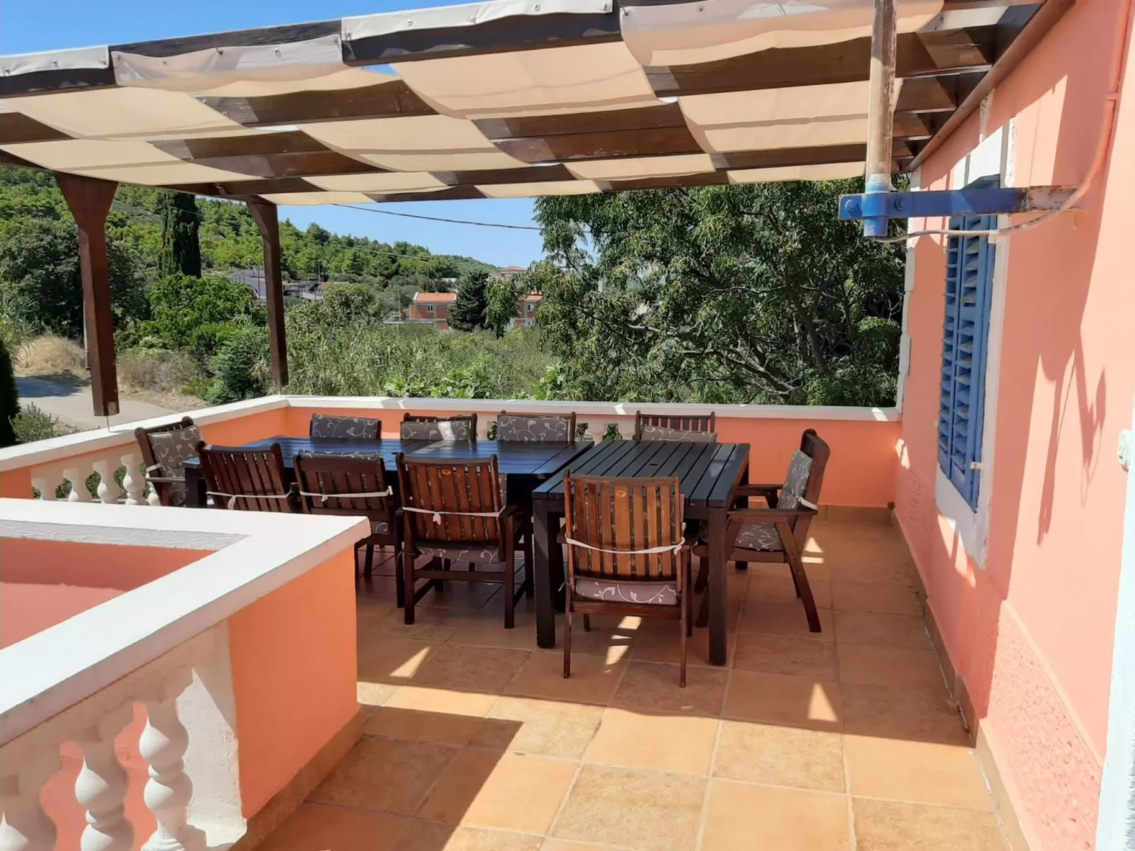 In Dobropoljana mit Freiterrasse-Buiten