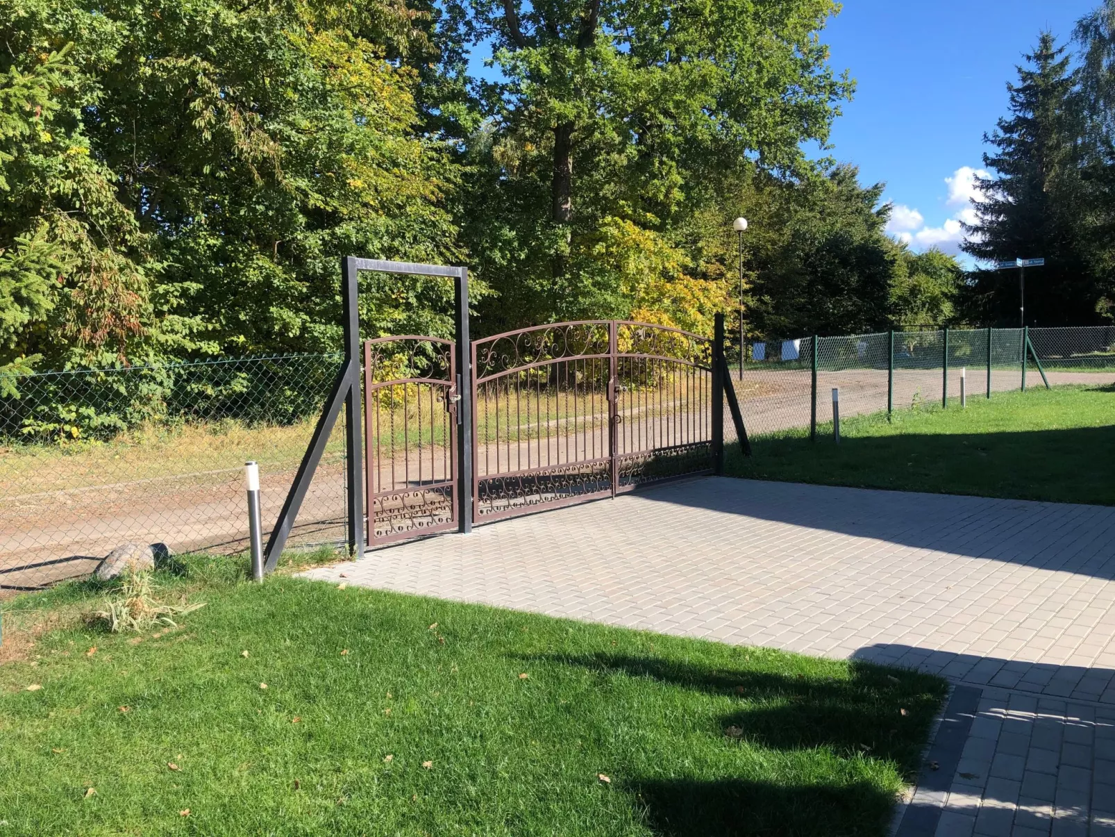 Villa Kacper mit privatem Garten, Terrasse und Grill-Buiten