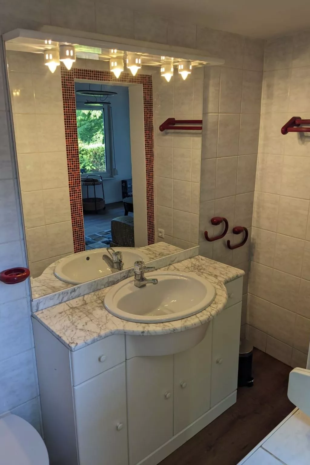 In Süd-Waldhanglage mit tollem Seeblick-Binnen