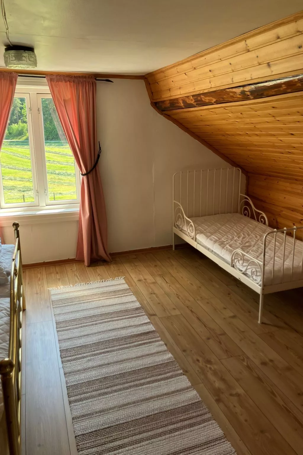 Charmantes Holzhaus mit eigenem Ruderboot-Binnen