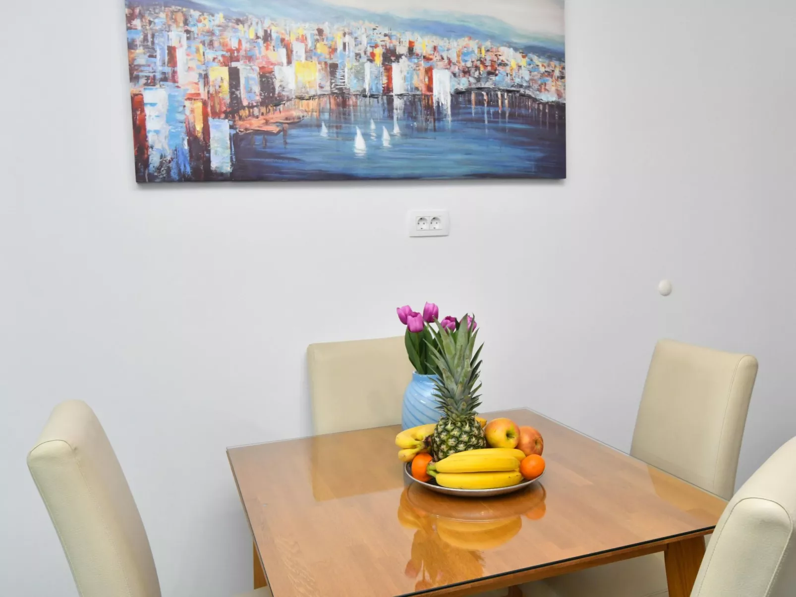 Mit privatem Parkplatz-Binnen