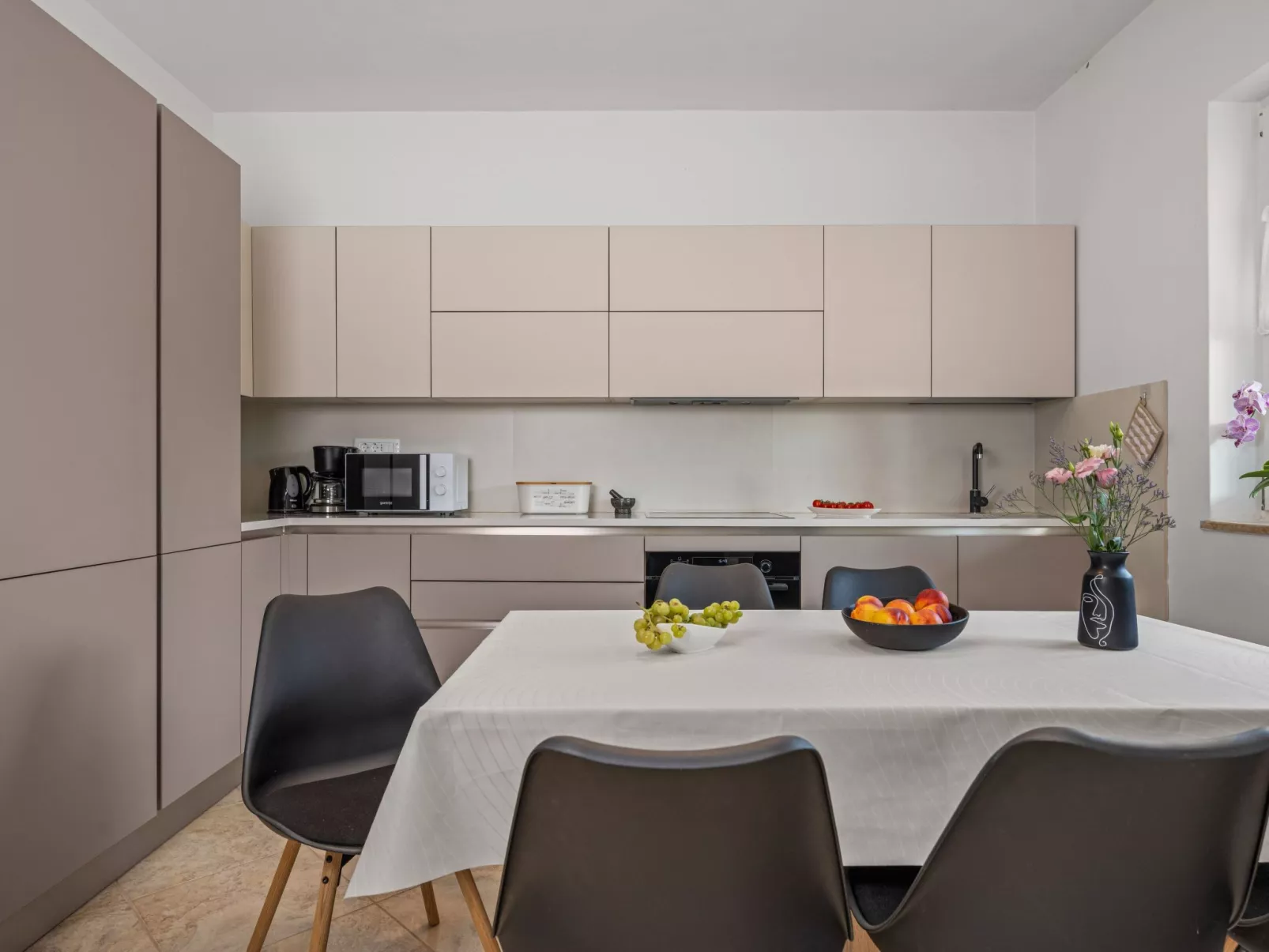 Attraktive Wohnung mit privatem Pool-Binnen