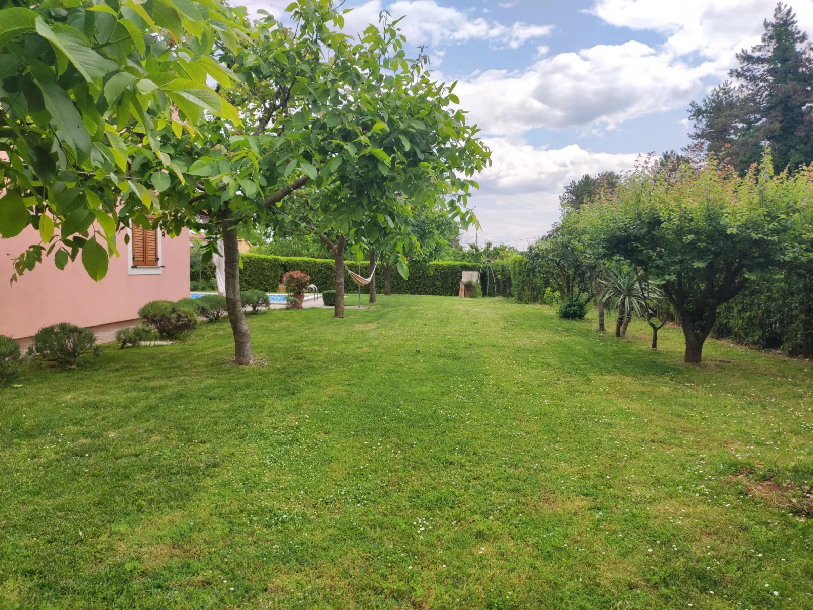 Valmonida mit Pool-Image-tags.info