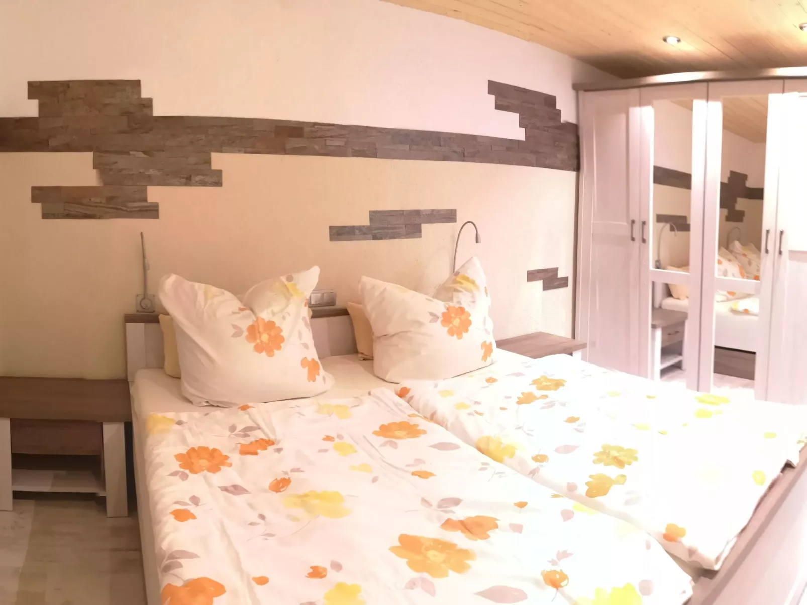 "Sonne & Mond"-Binnen