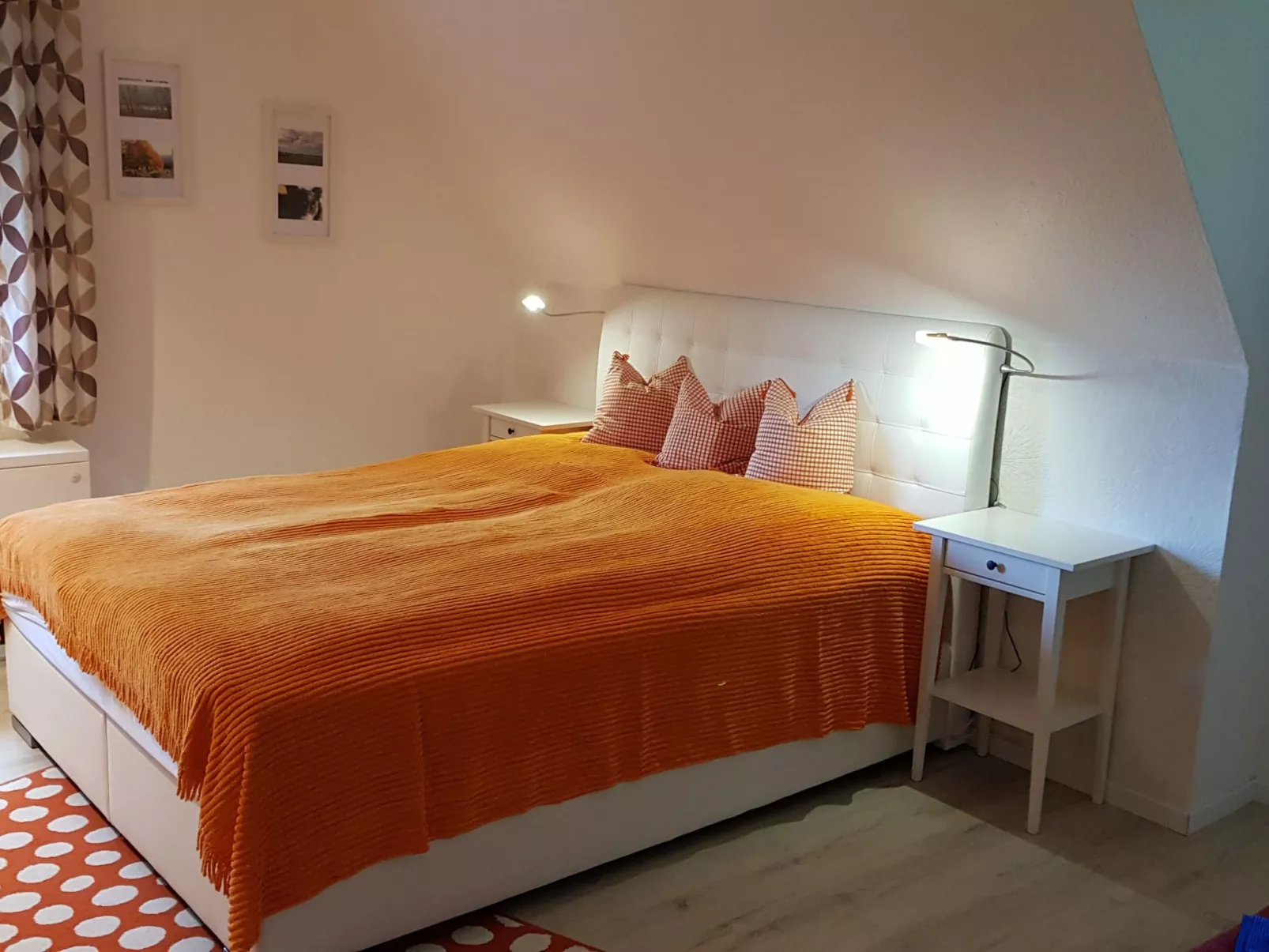 Idyllisches Reetdachhaus mit großem Garten-Binnen