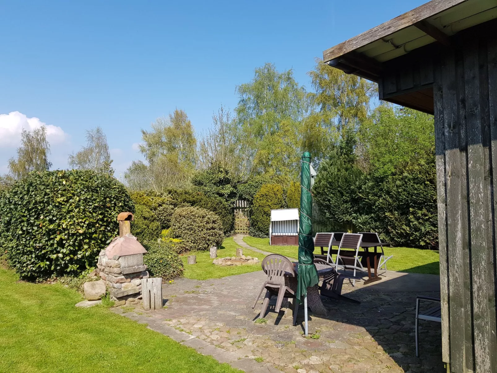 Wunderschönes Ferienhaus mit Garten und Terrasse-Buiten