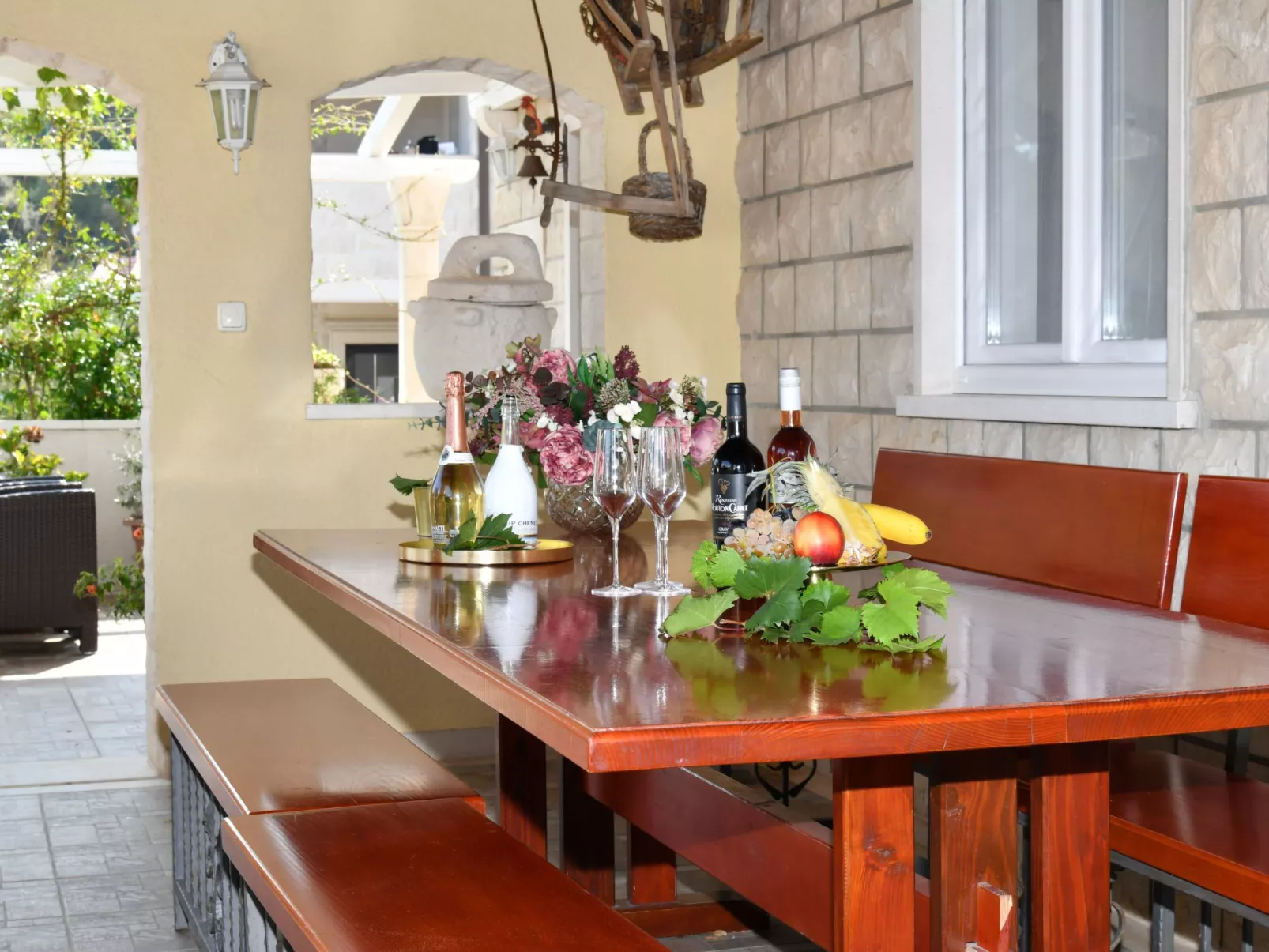 Ferienvilla in ruhiger Lage mit Pool-Buiten