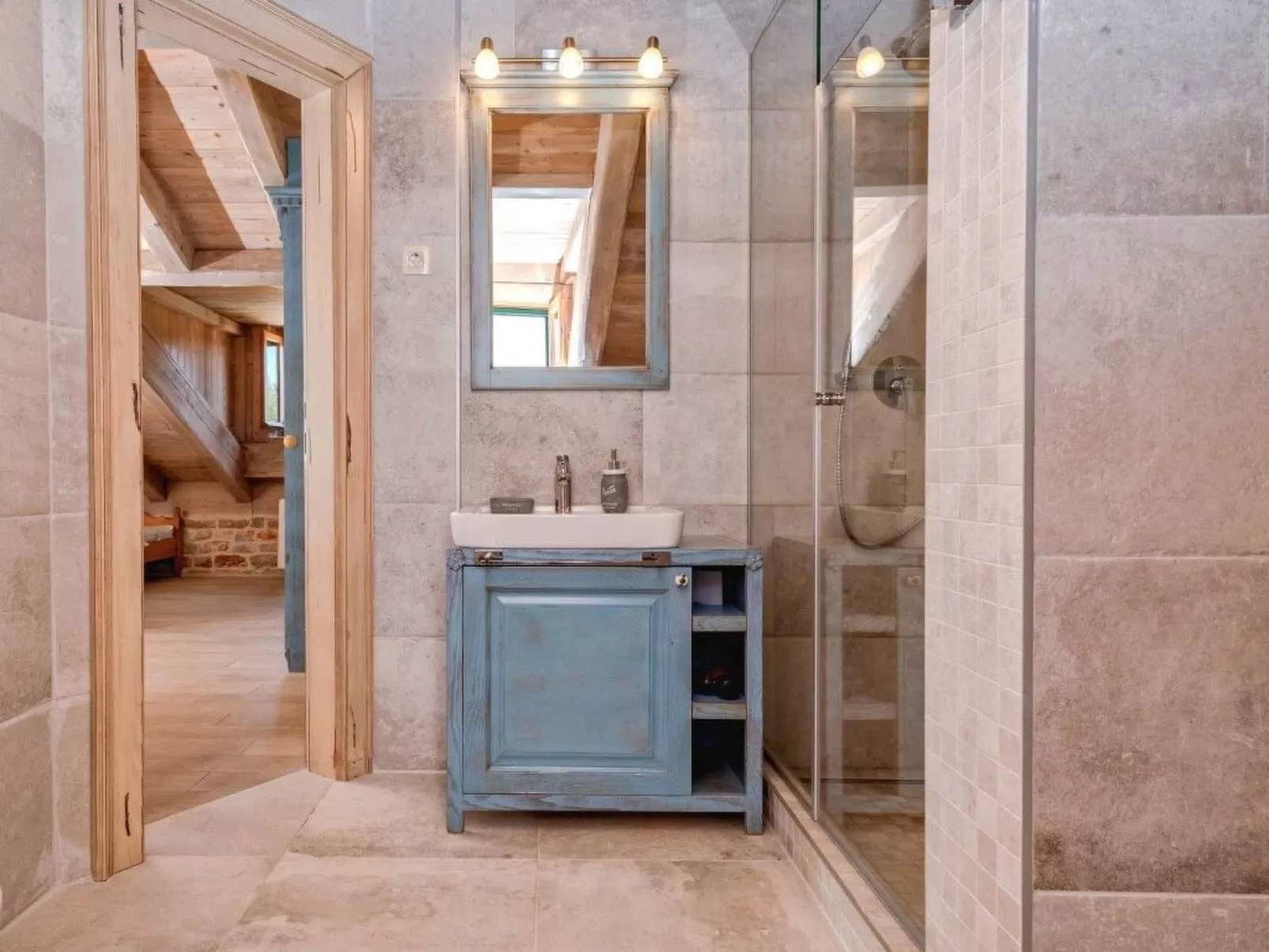 Villa Aristea bestehend aus drei Häusern-Binnen