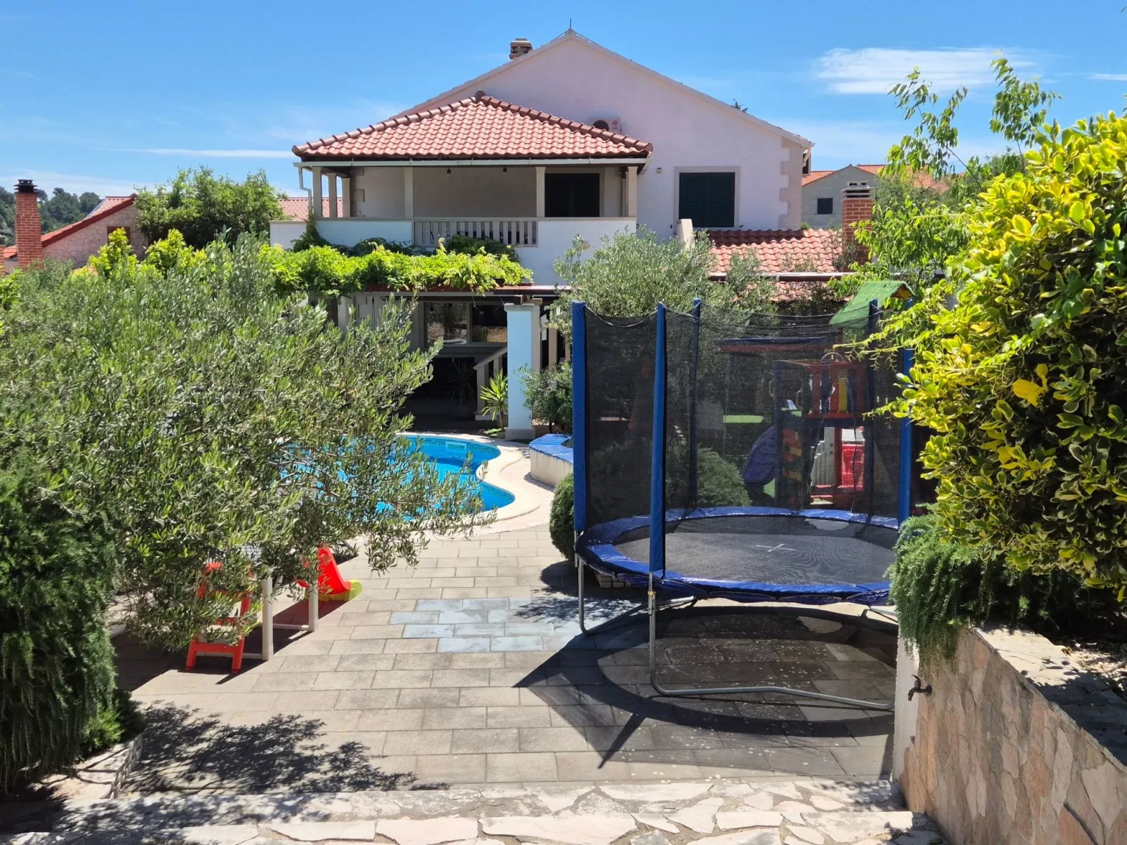 Komfortables Haus in Selca mit privatem Parkplatz-Buiten