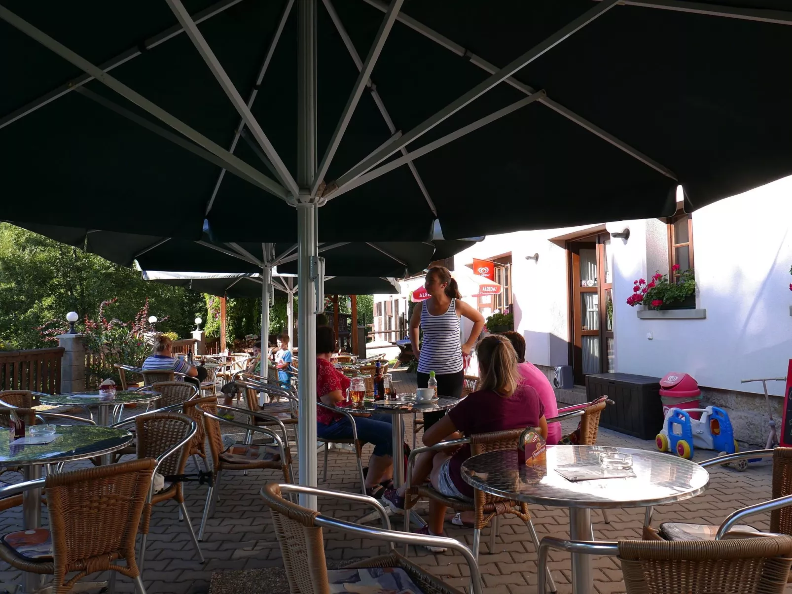 Mit Terrasse - Binnen