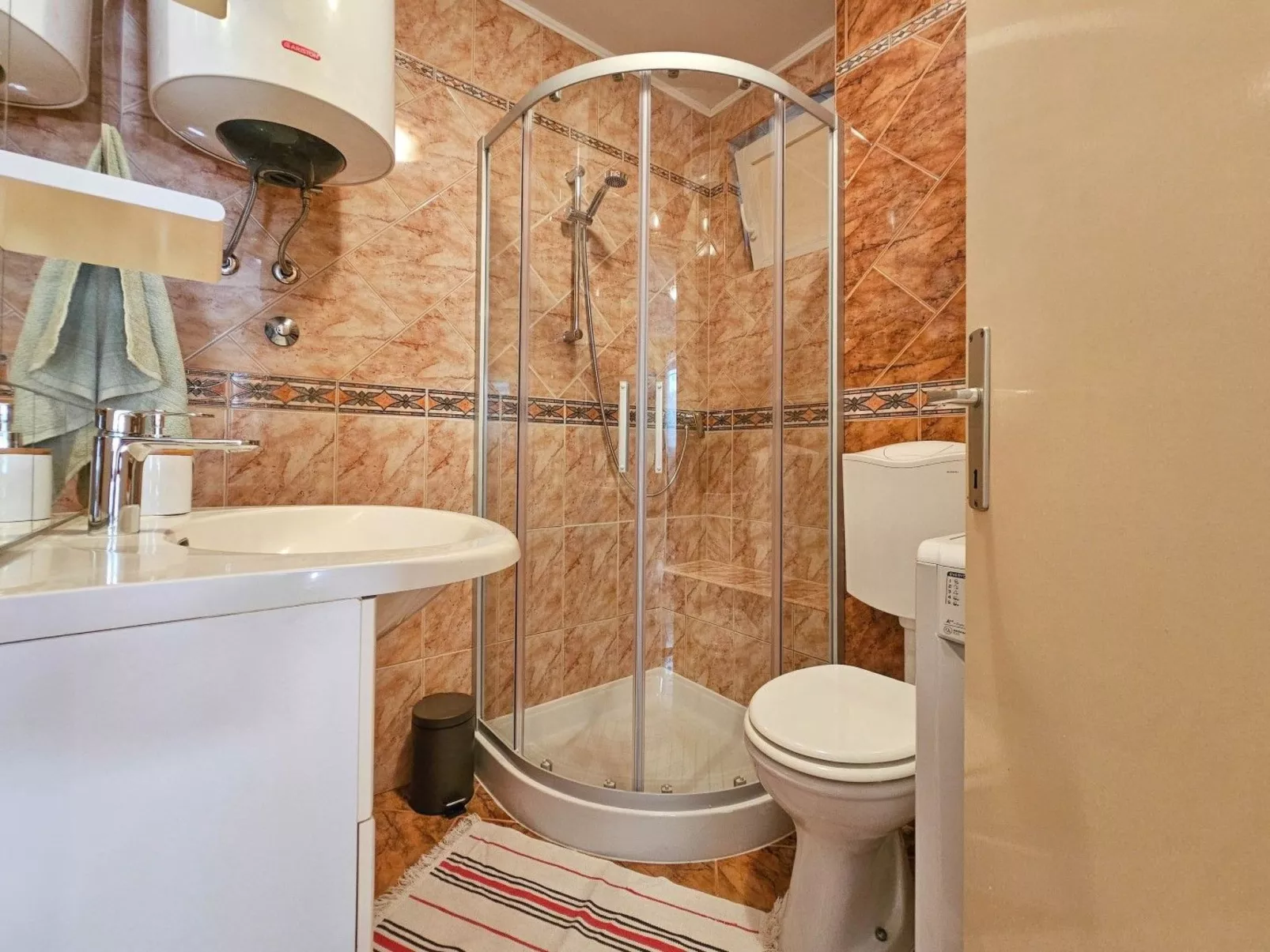 Wohnung "Domili" mit eigener Terrasse-Binnen