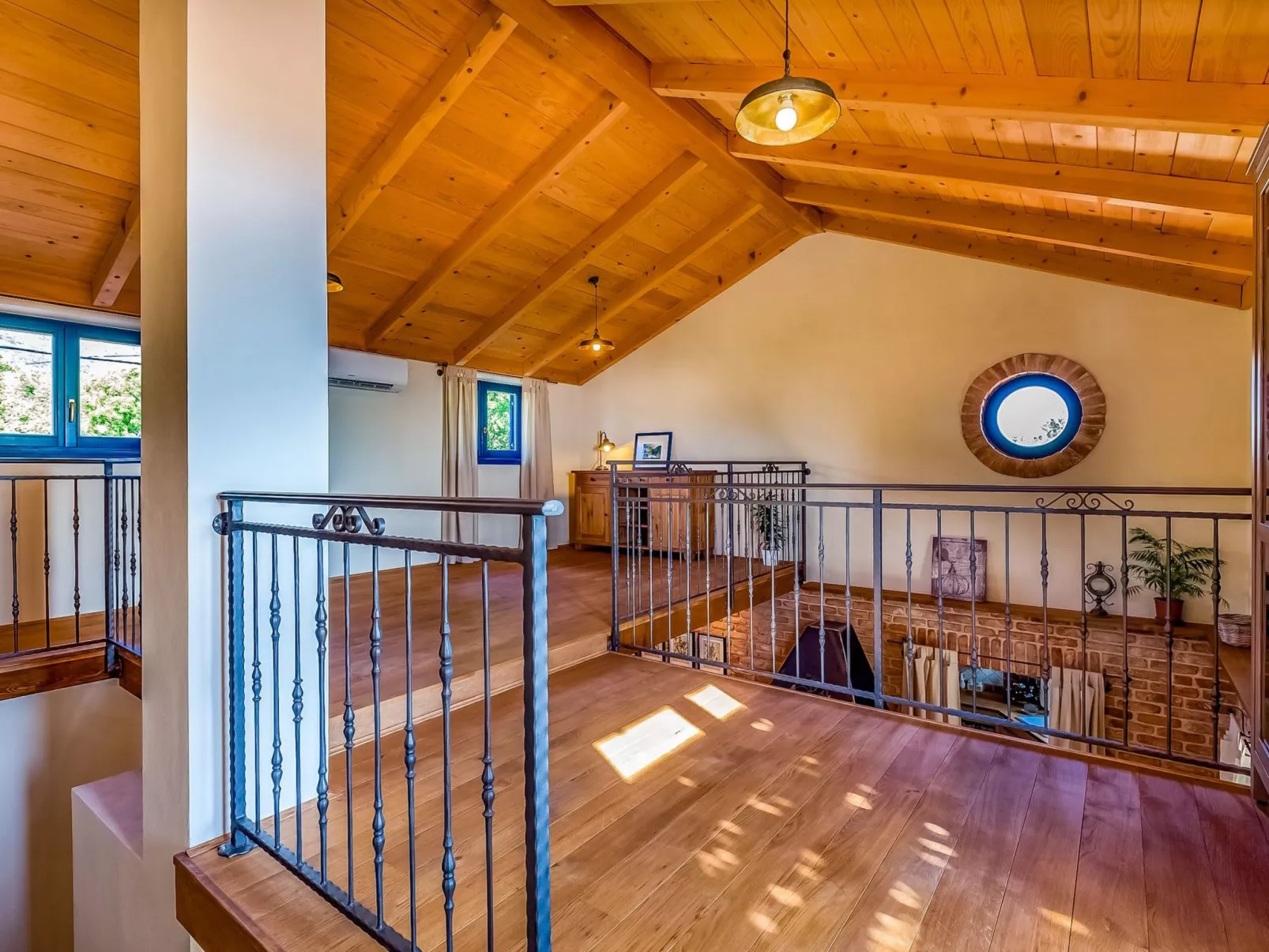 Ferienvilla mit Blick auf das Wasser-Image-tags.info