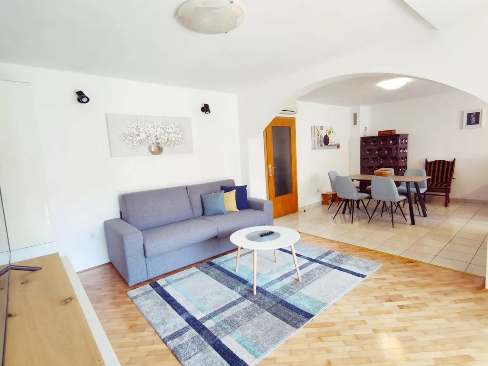 "Jela" mit Terrasse-Binnen