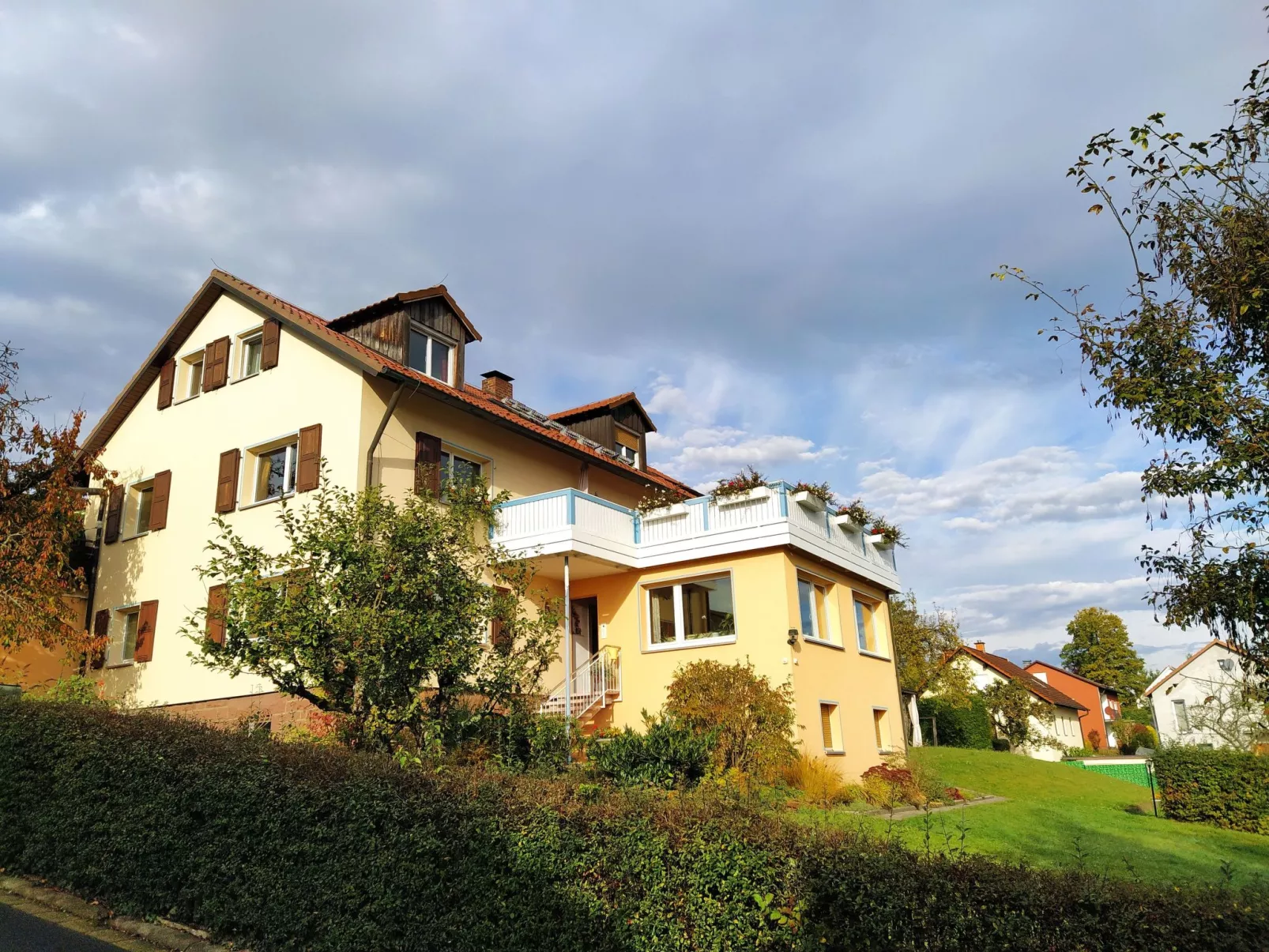 Haus Holzheimer mit Blick auf die Rhön-Image-tags.info
