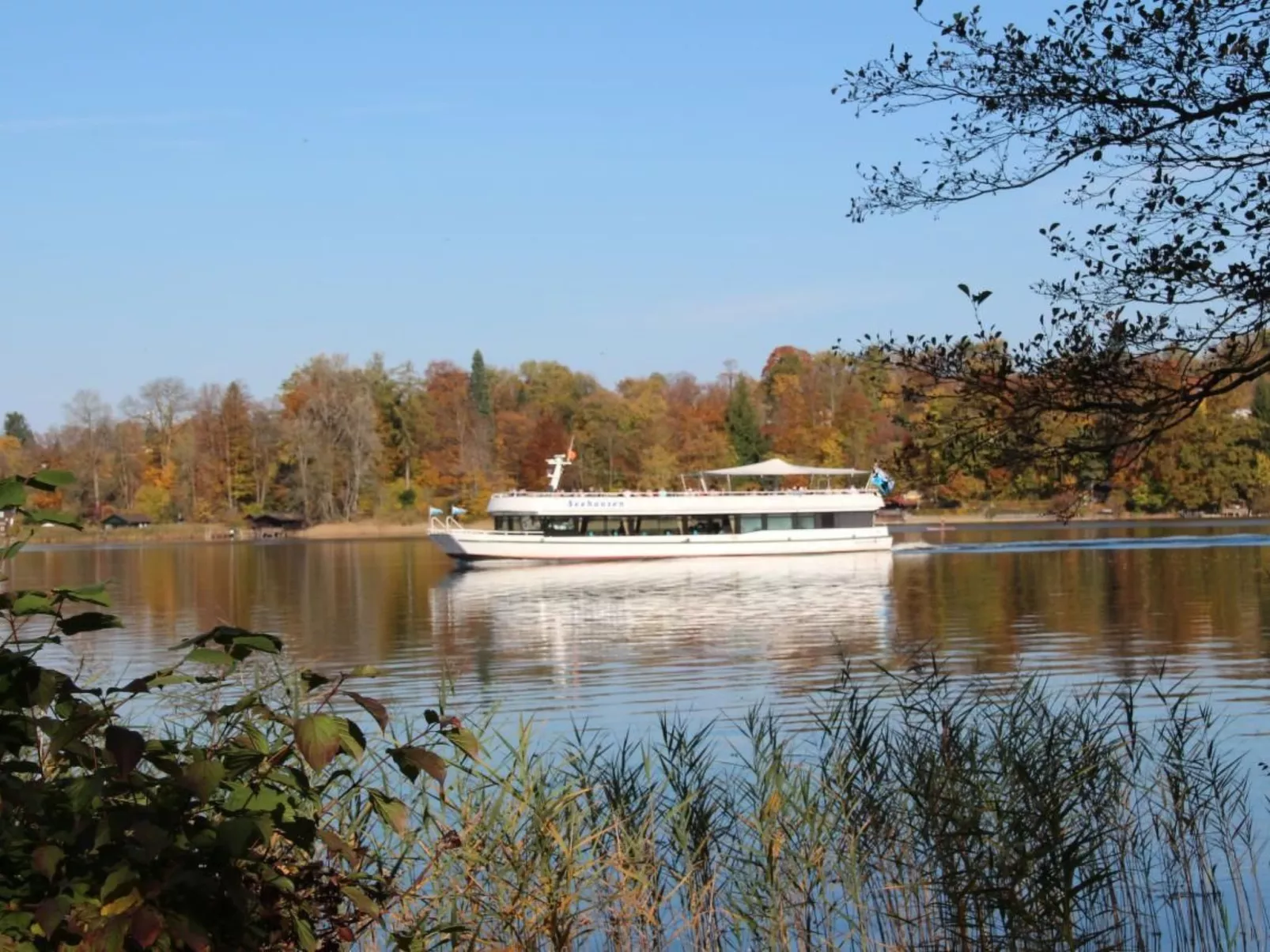 Mit Blick auf das Wasser-Buiten