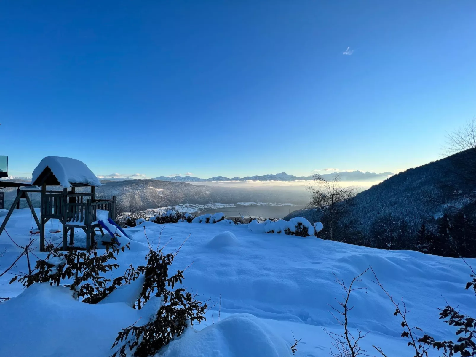 Appartement mit herrlichem Berg- und Seeblick-Buiten