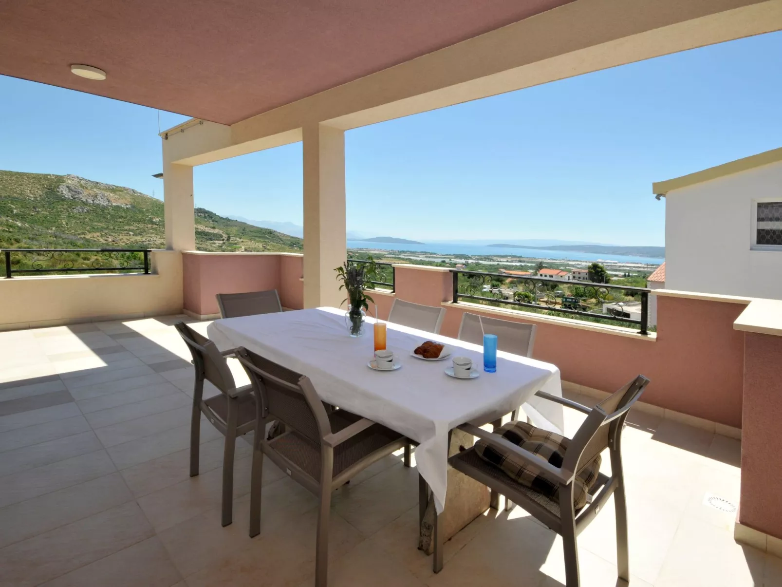 Villa Rimac in Kastel Stafilic mit Garten, Grill-Buiten