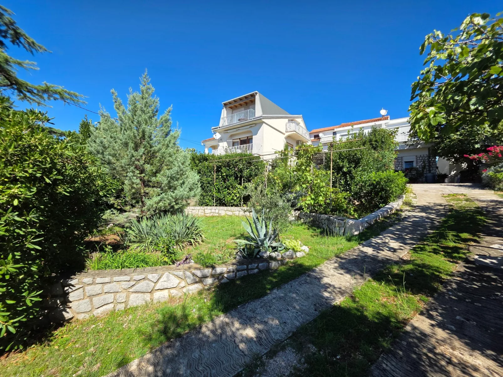 Wohnung mit Terrasse-Buiten