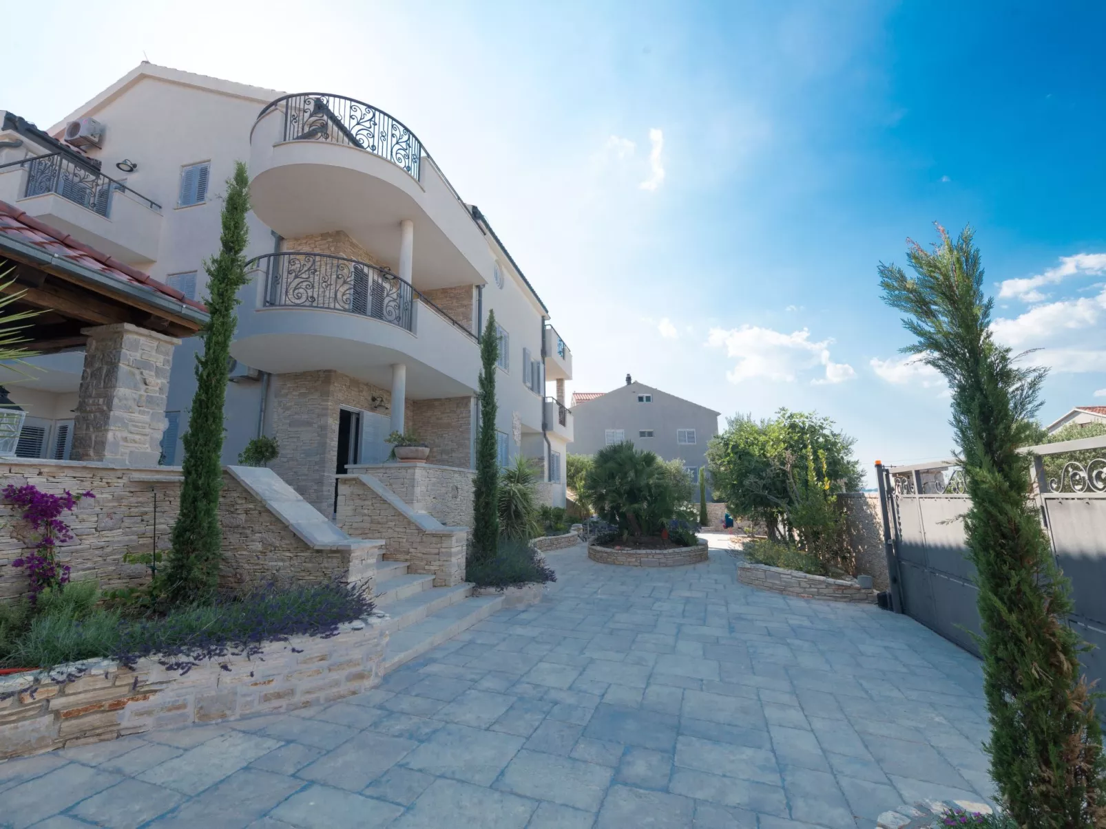 Wohnung für 4 Personen mit Pool und Jacuzzi-Buiten