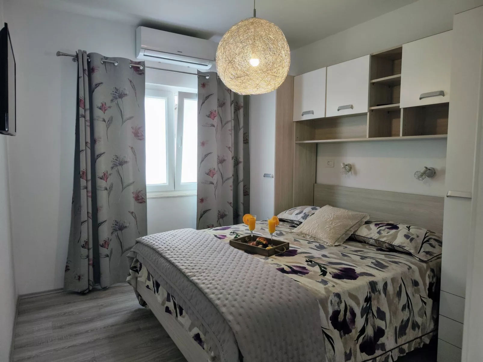 Mit Blick auf das Wasser-Binnen