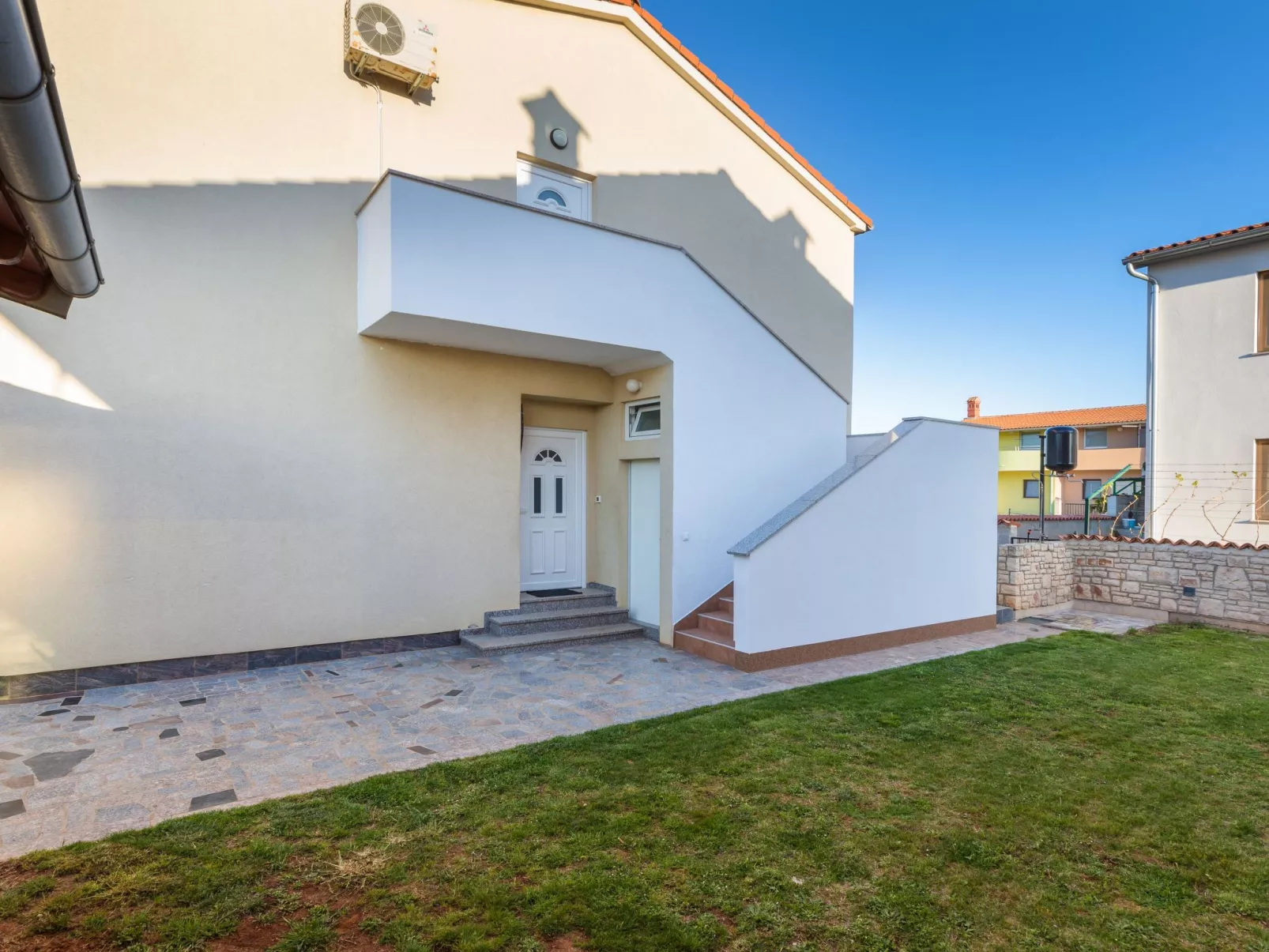 Solea, Dorf Valbandon-Buiten