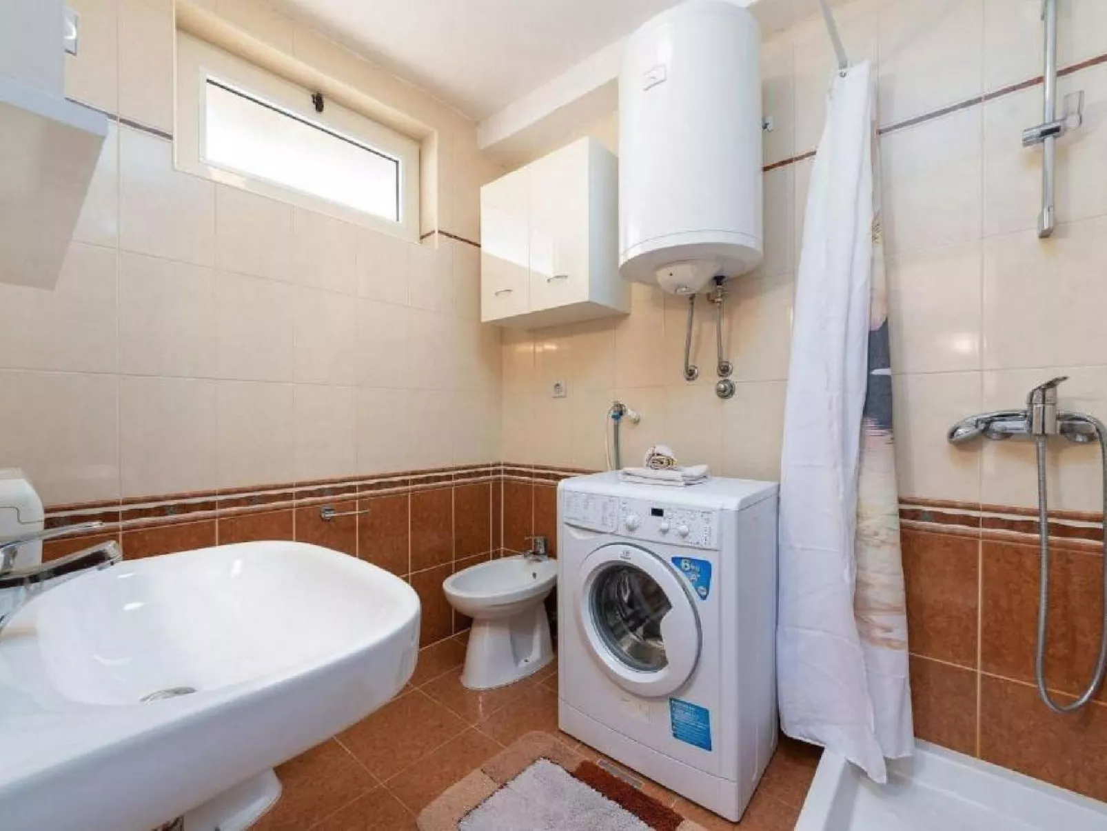 Casa Ana Milena-Binnen