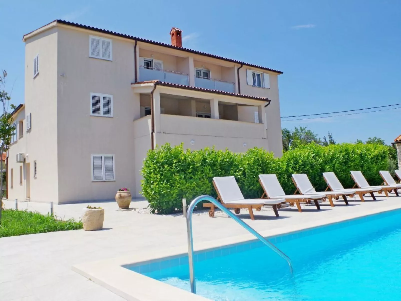 Wohnung in Rakalj mit Parkplatz und Poolblick-Buiten