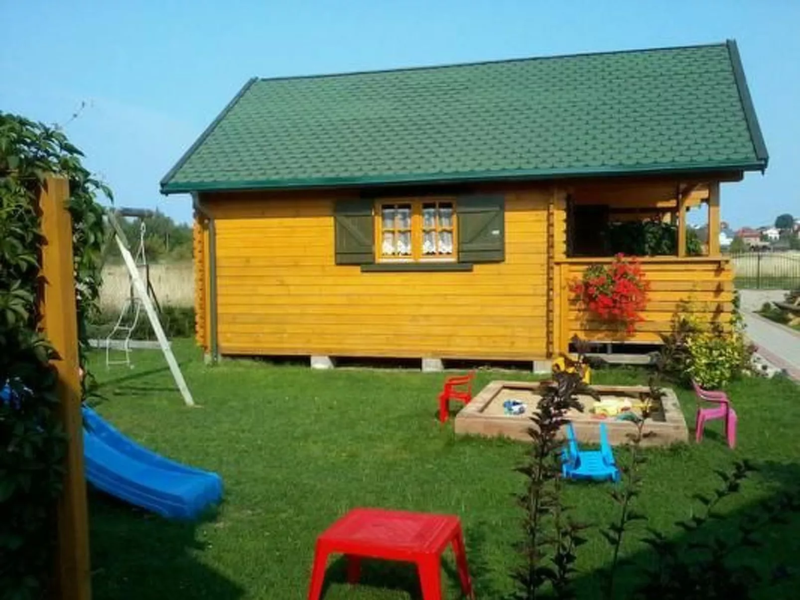 Gemütliches Holzferienhaus mit Grill und Garten-Buiten