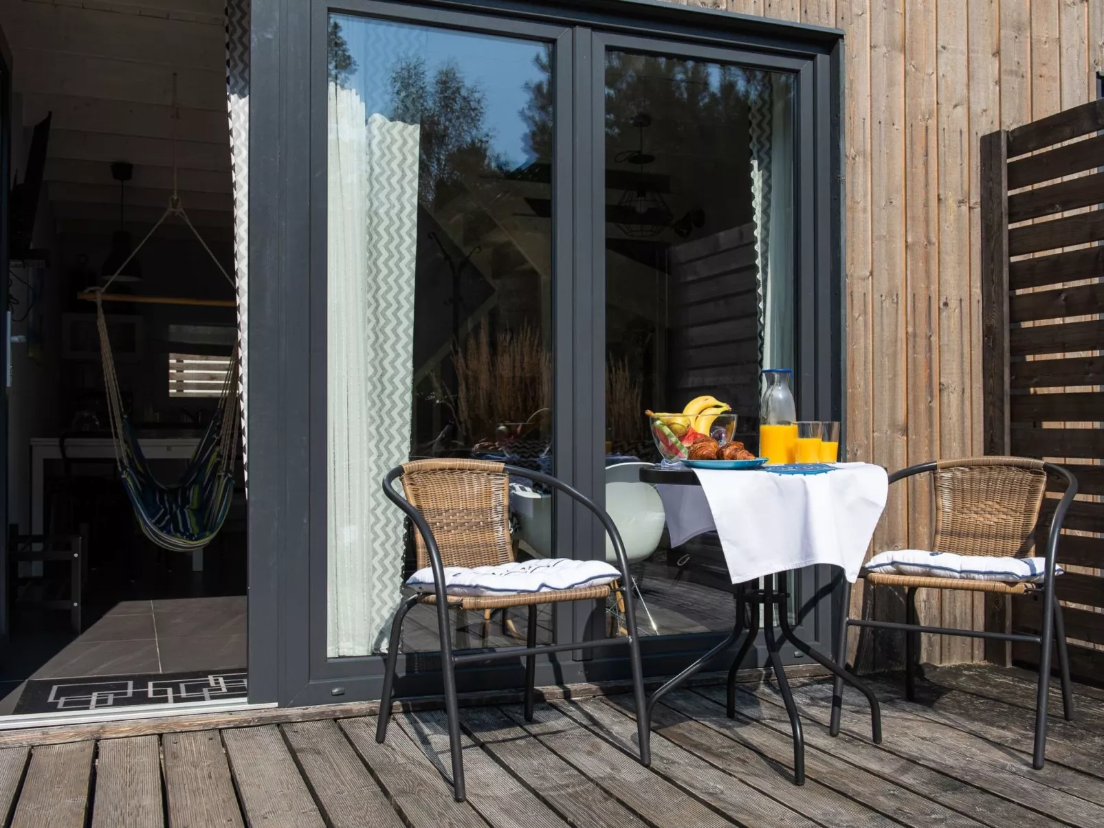 Mit privater Terrasse-Buiten