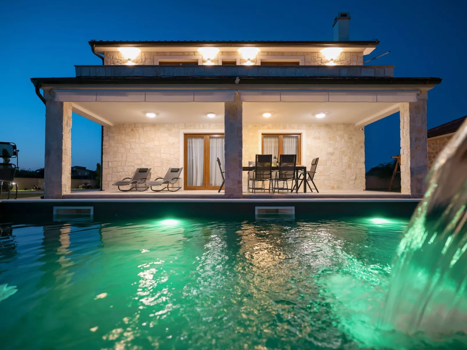 Villa mit beheiztem Pool in der Nähe des Meeres-TA Leut Agency-Buiten