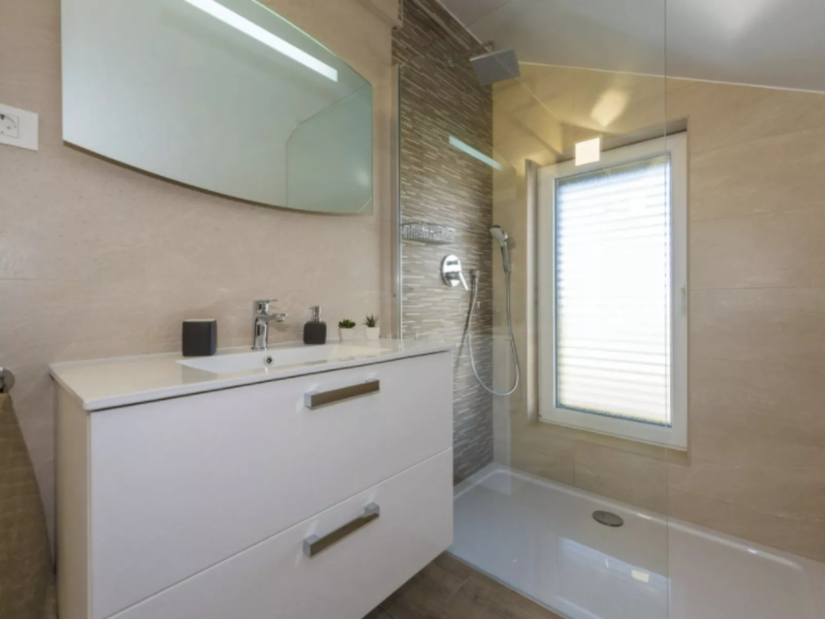 Villa Juhuhu in Dubrava kod Sibenik-Binnen