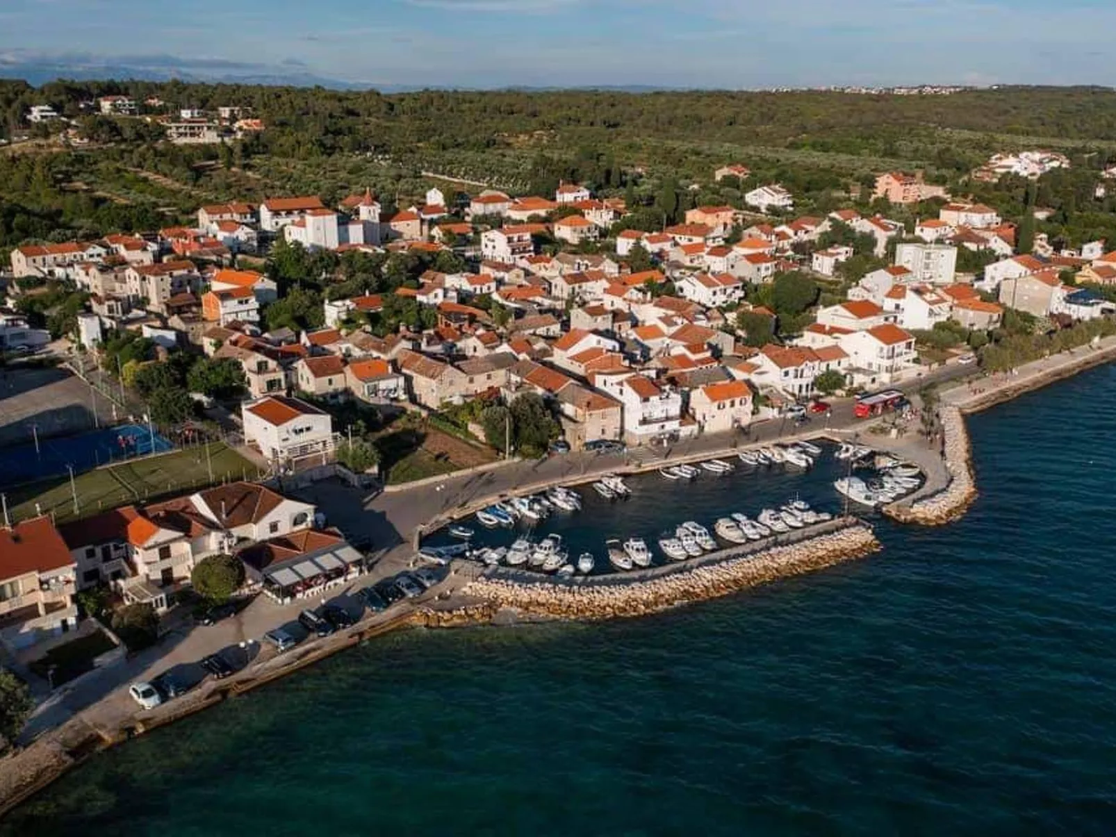 Große Ferienwohnung in Zadar mit Privatem Balkon-Buiten