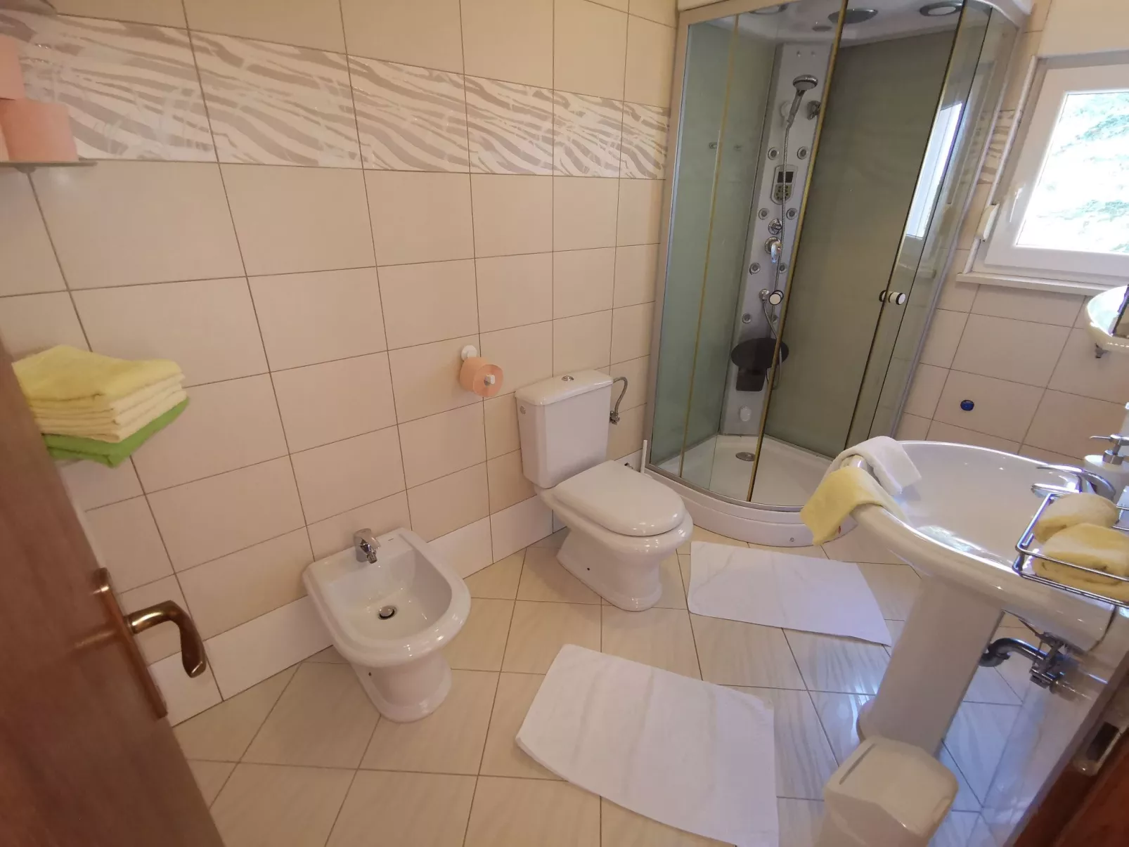 Wohnung für 6 Personen mit Terrasse und Meerblick-Binnen