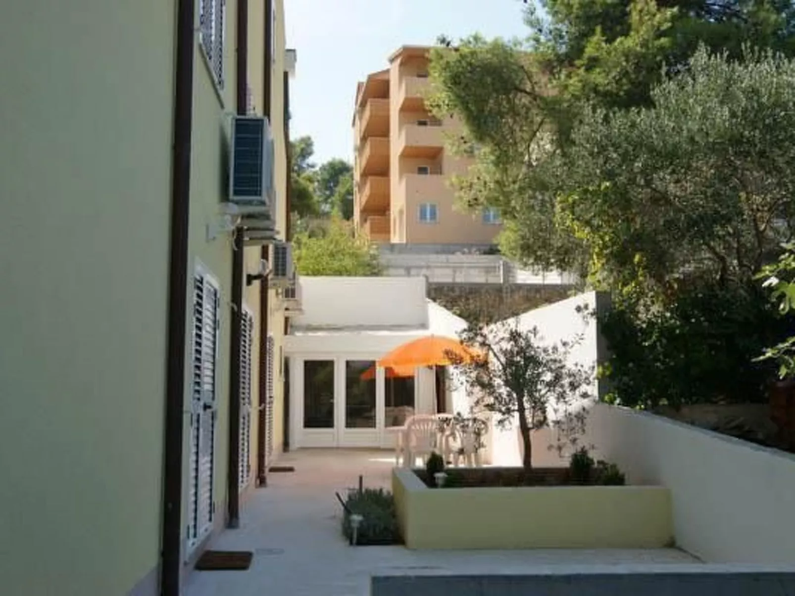 Appartment mit Pool und Whirlpool, Okrug Gornji-Buiten