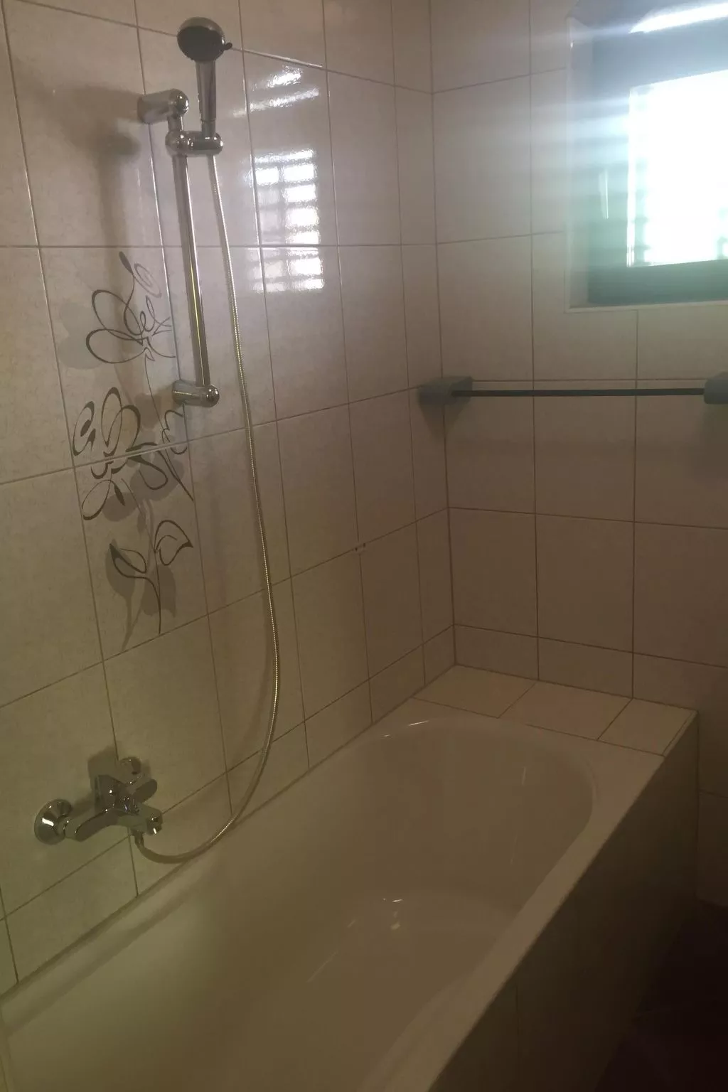 Mit einer überdachten Terrasse-Binnen