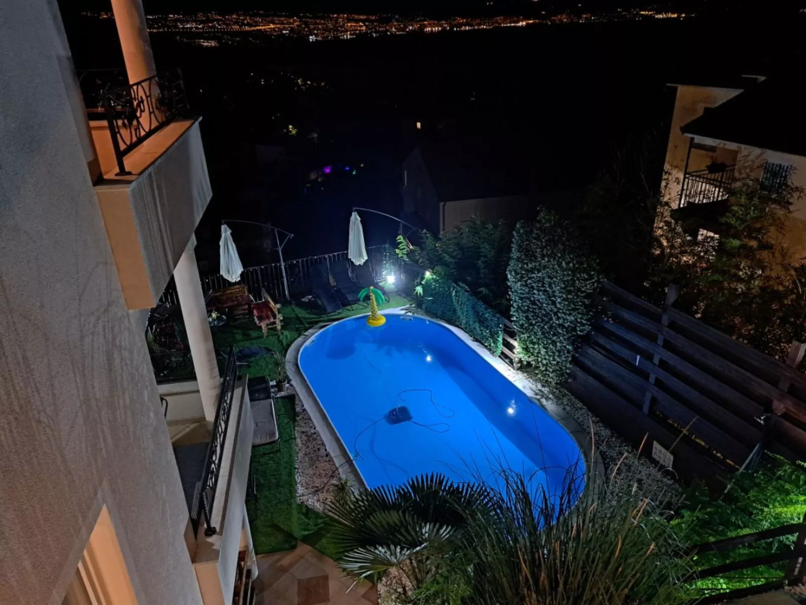 Wohnung in der Villa Emily mit herrlichem Meerblick-Buiten