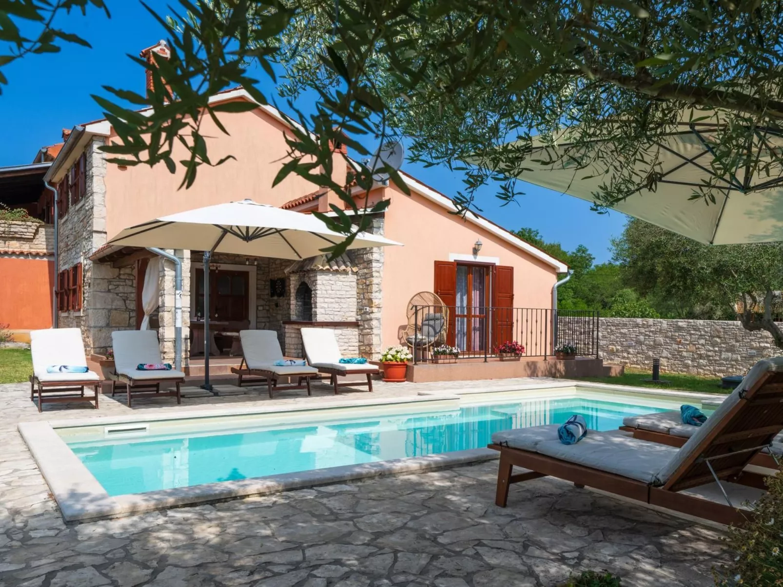 Villa mit privatem Pool und großem Garten-Image-tags.info