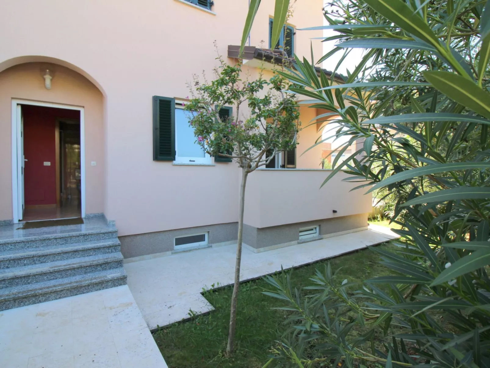 Iko 2 in Porec mit  Terrasse-Buiten