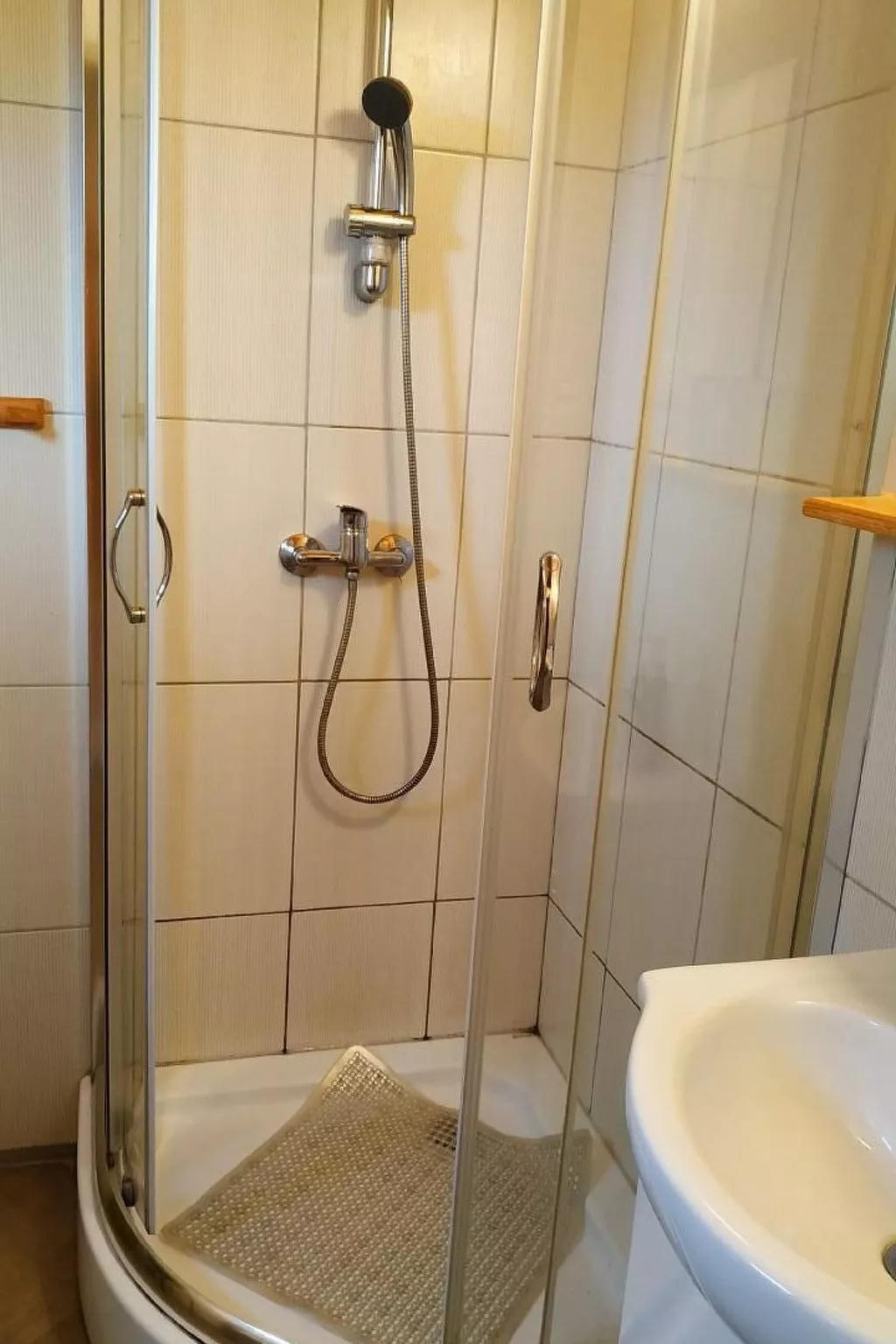 Strandnahes Ferienhaus mit Grill in Ustka-Binnen