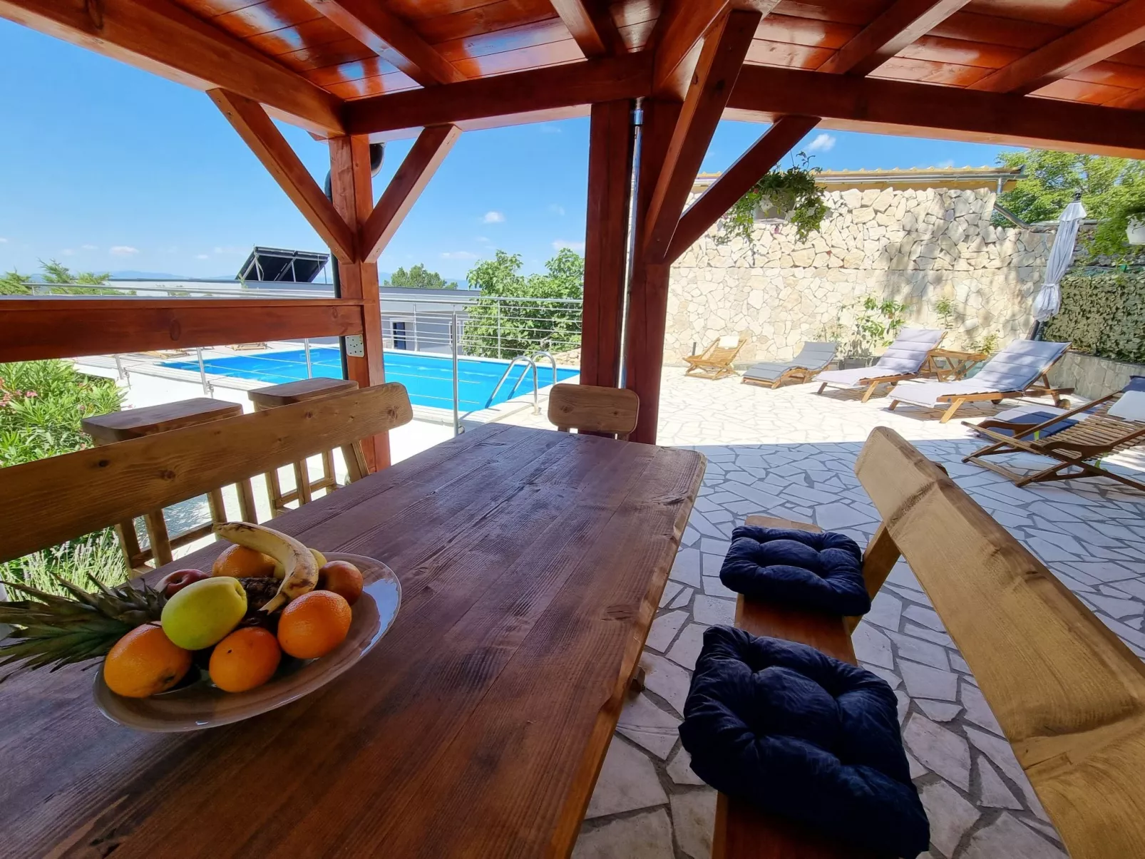 Mit privatem Pool und Sauna-Buiten