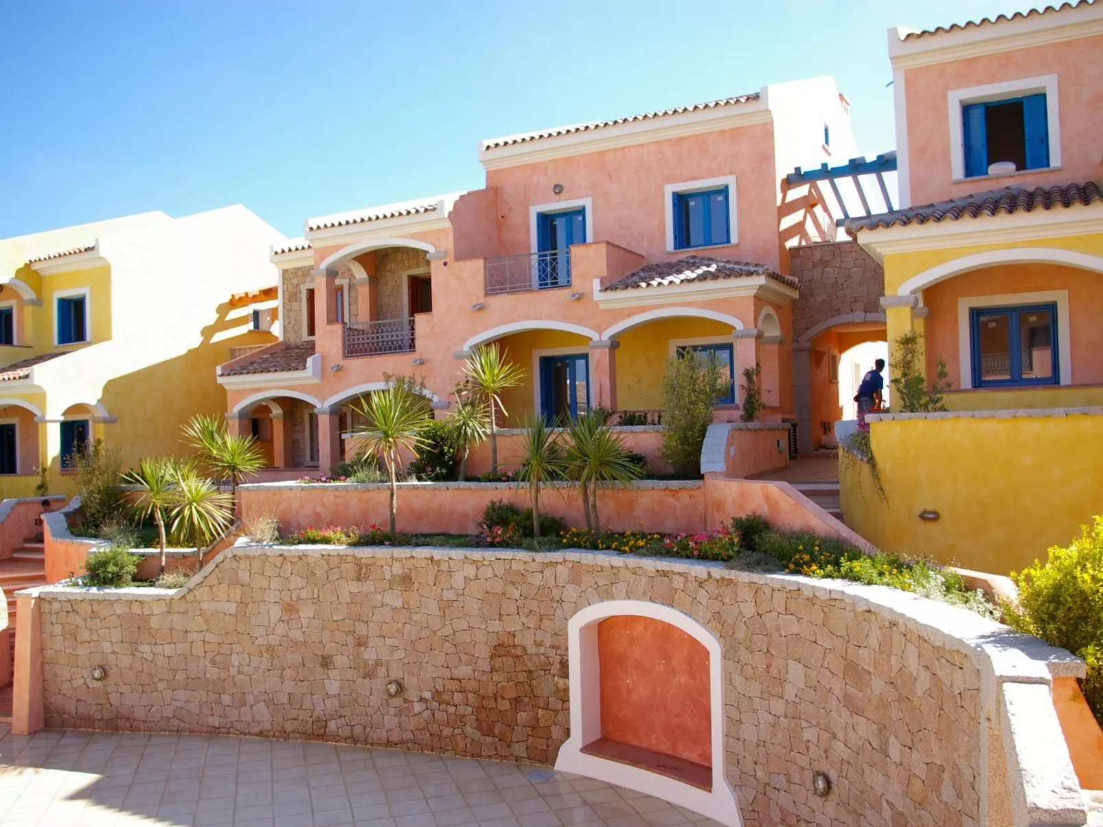 Schöne Wohnung mit Blick auf den Pool-Buiten