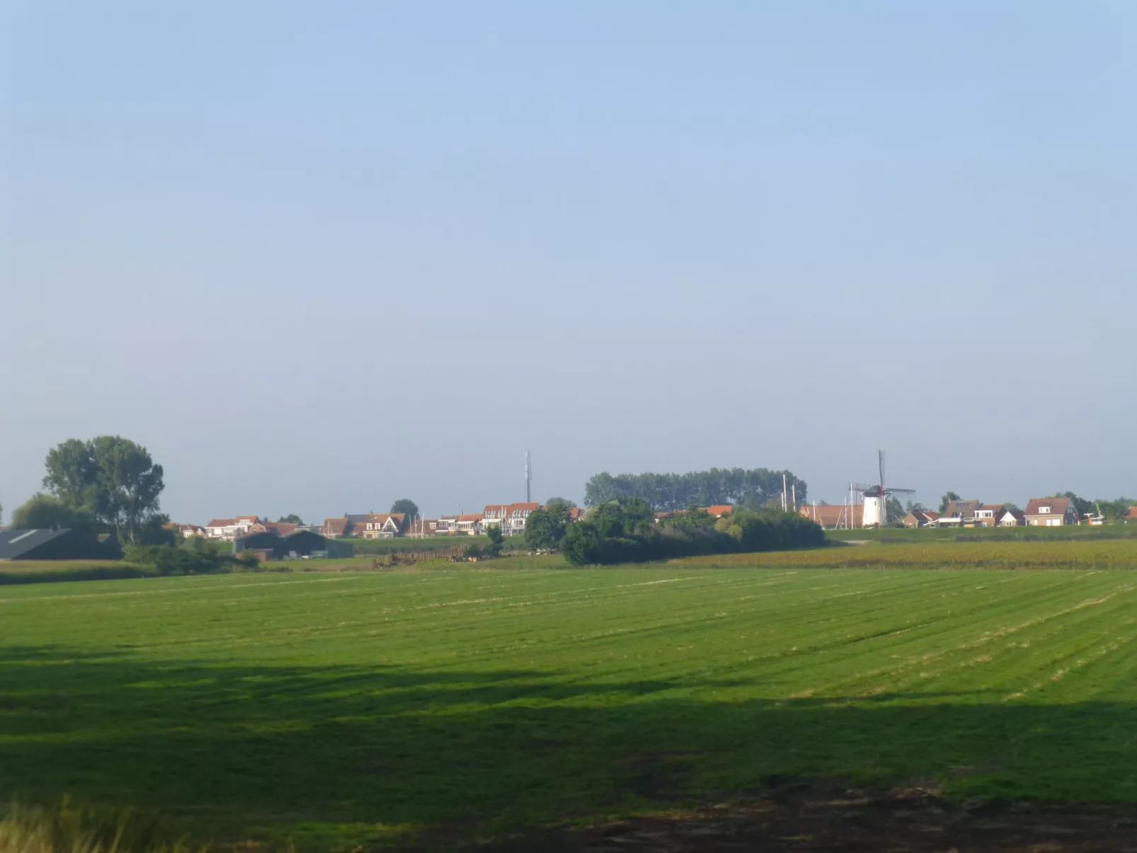 Neuer schöner Bungalow-Buiten