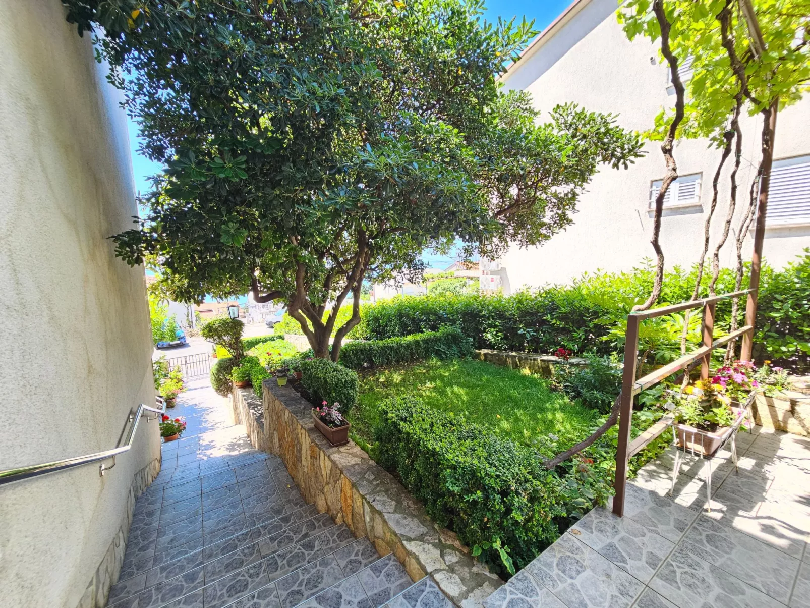 Wohnung für 7 Personen mit Terrasse und Meerblick-Buiten