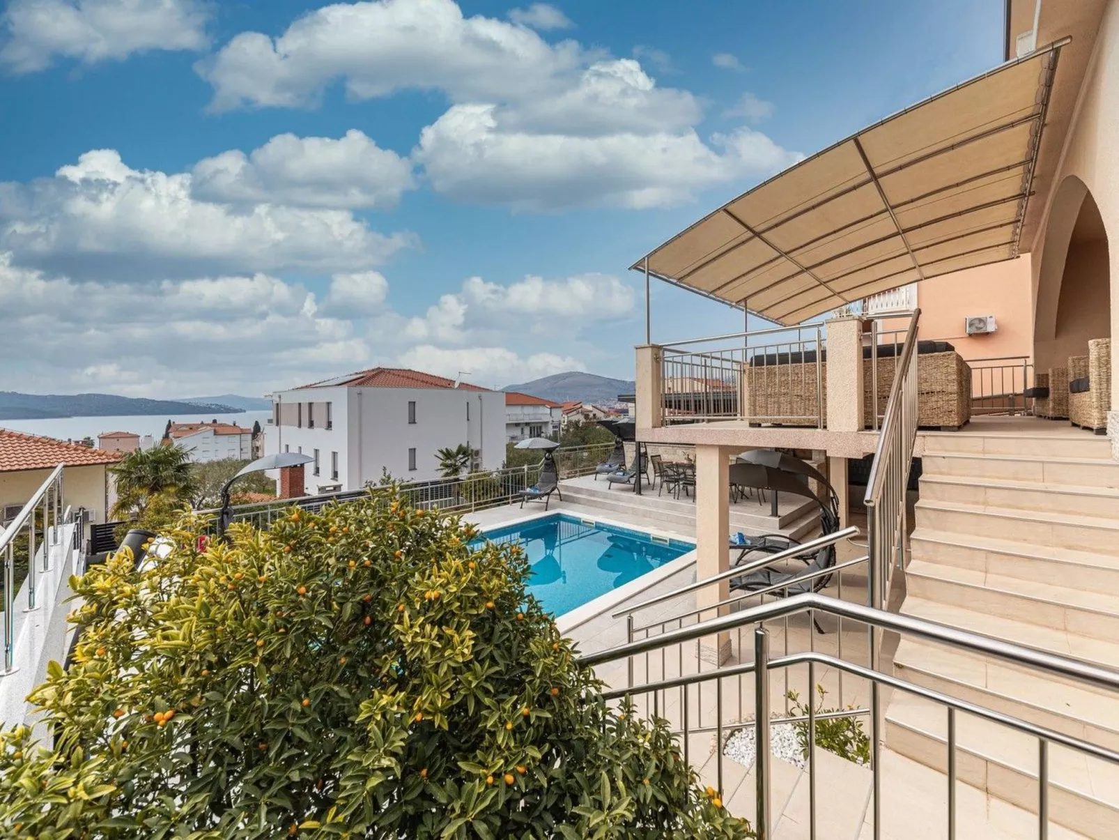 Villa Urban in Trogir mit privatem beheiztem Pool-Buiten