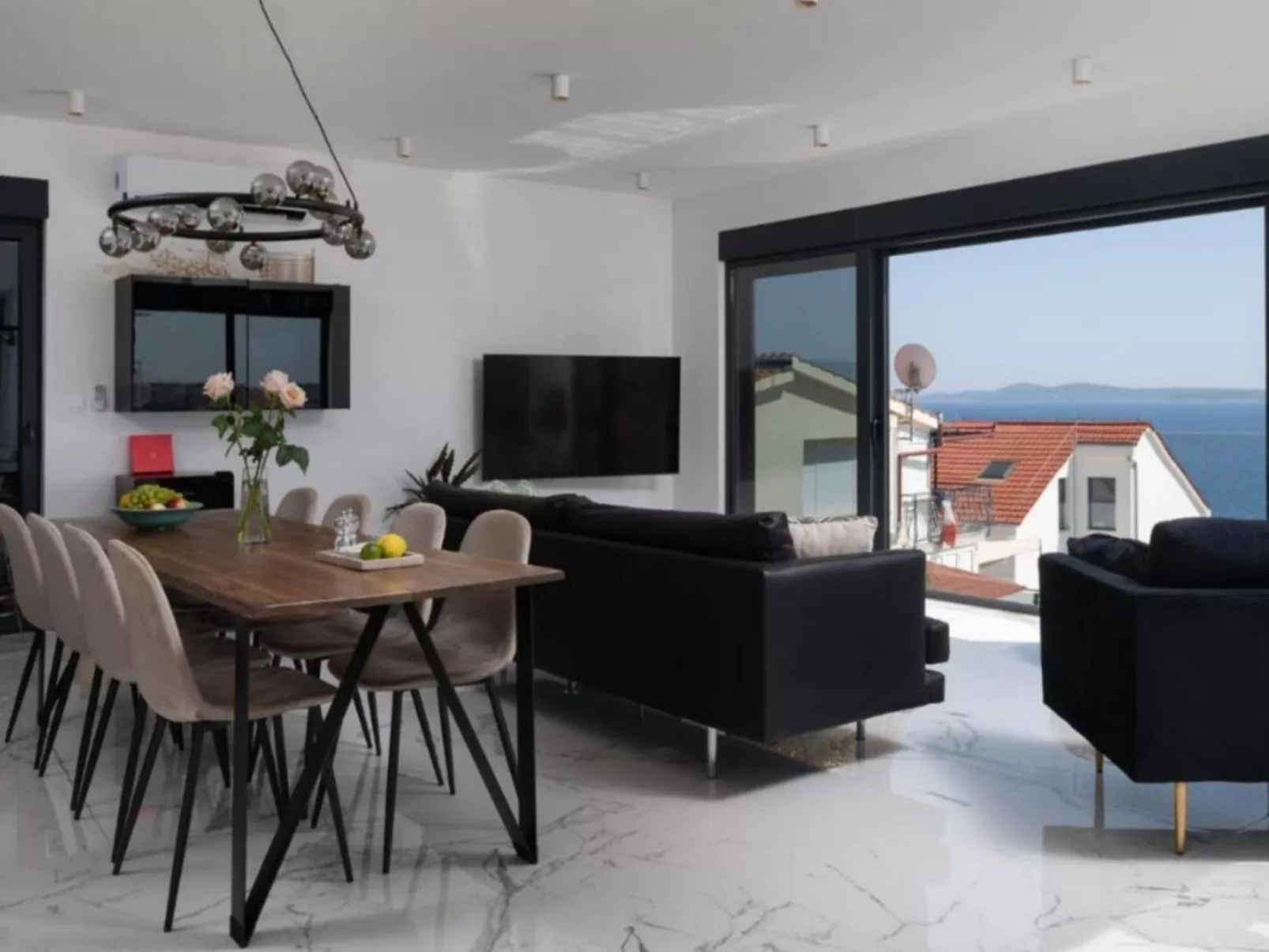 Villa Julian mit beheiztem Pool-Binnen