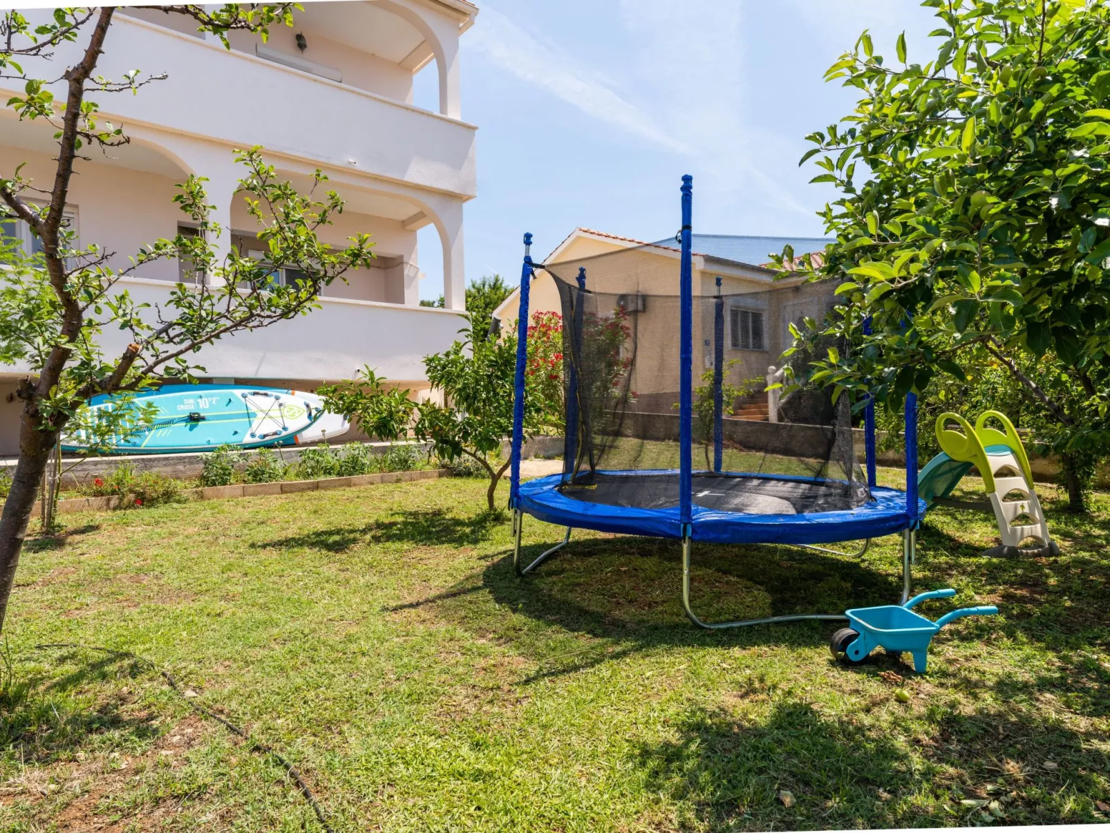 "Lenko 2" mit Blick auf das Wasser-Buiten