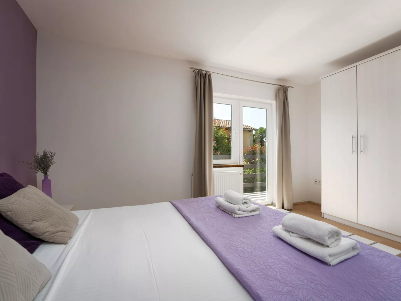 Casa Viola mit Pool, unweit von Lanterna Resort-Binnen