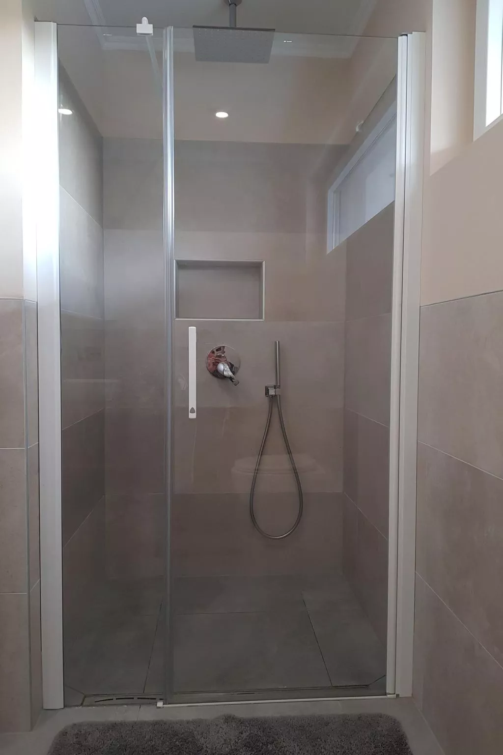 Mit privatem Pool in Ruhiger lage.-Binnen